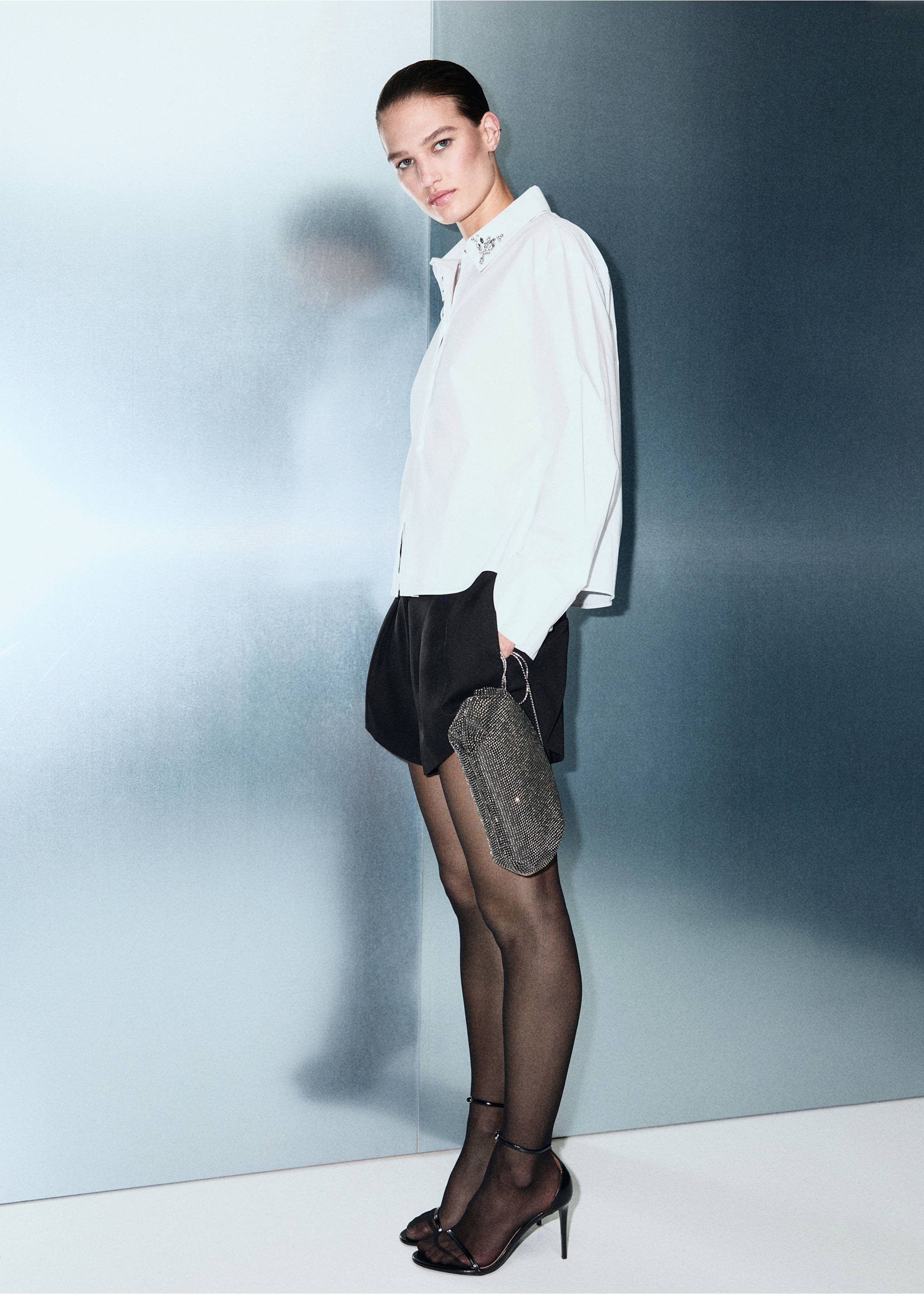 Chemise détail cristaux - Plan général, Blanc cassé. Ref: 17039106-00.