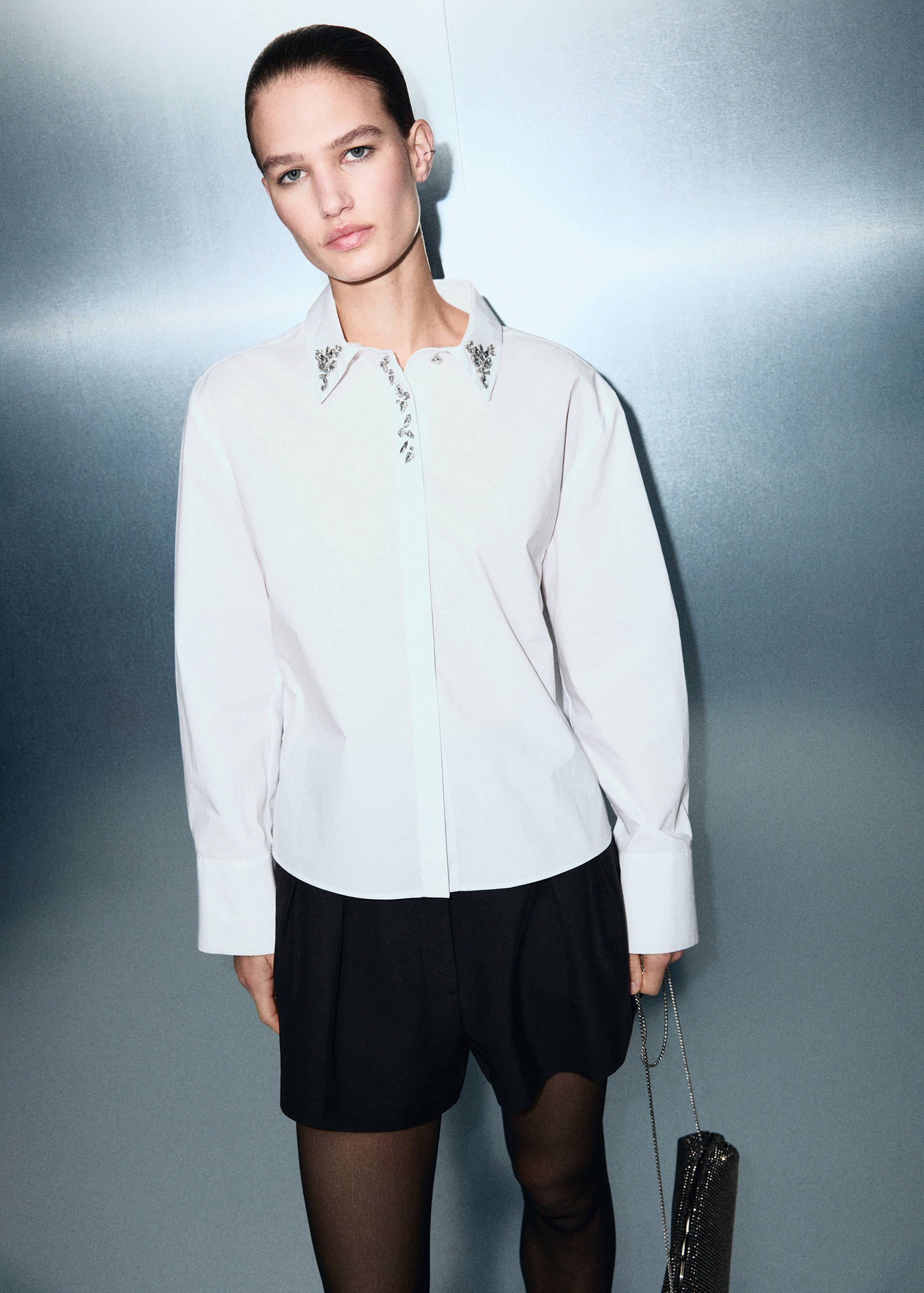 Chemise détail cristaux - Plan moyen