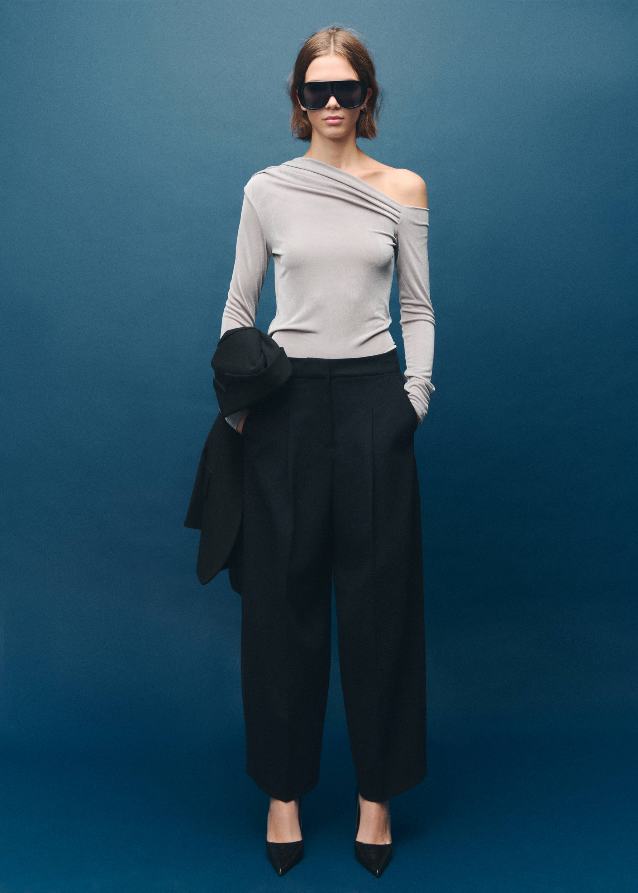 T-shirt assimétrica de manga comprida - Plano geral