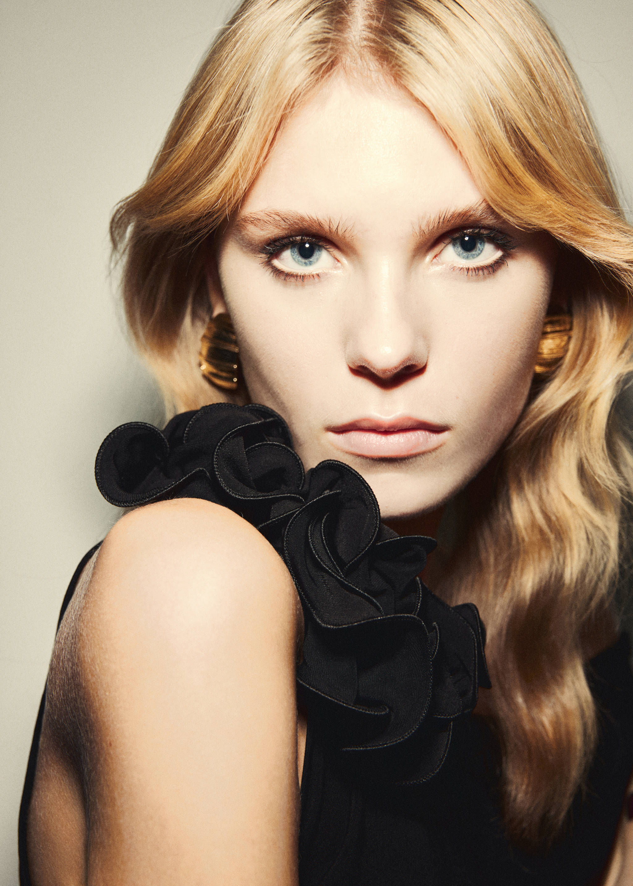 Fine-knit dress with frill embellishments - Details of the article 1