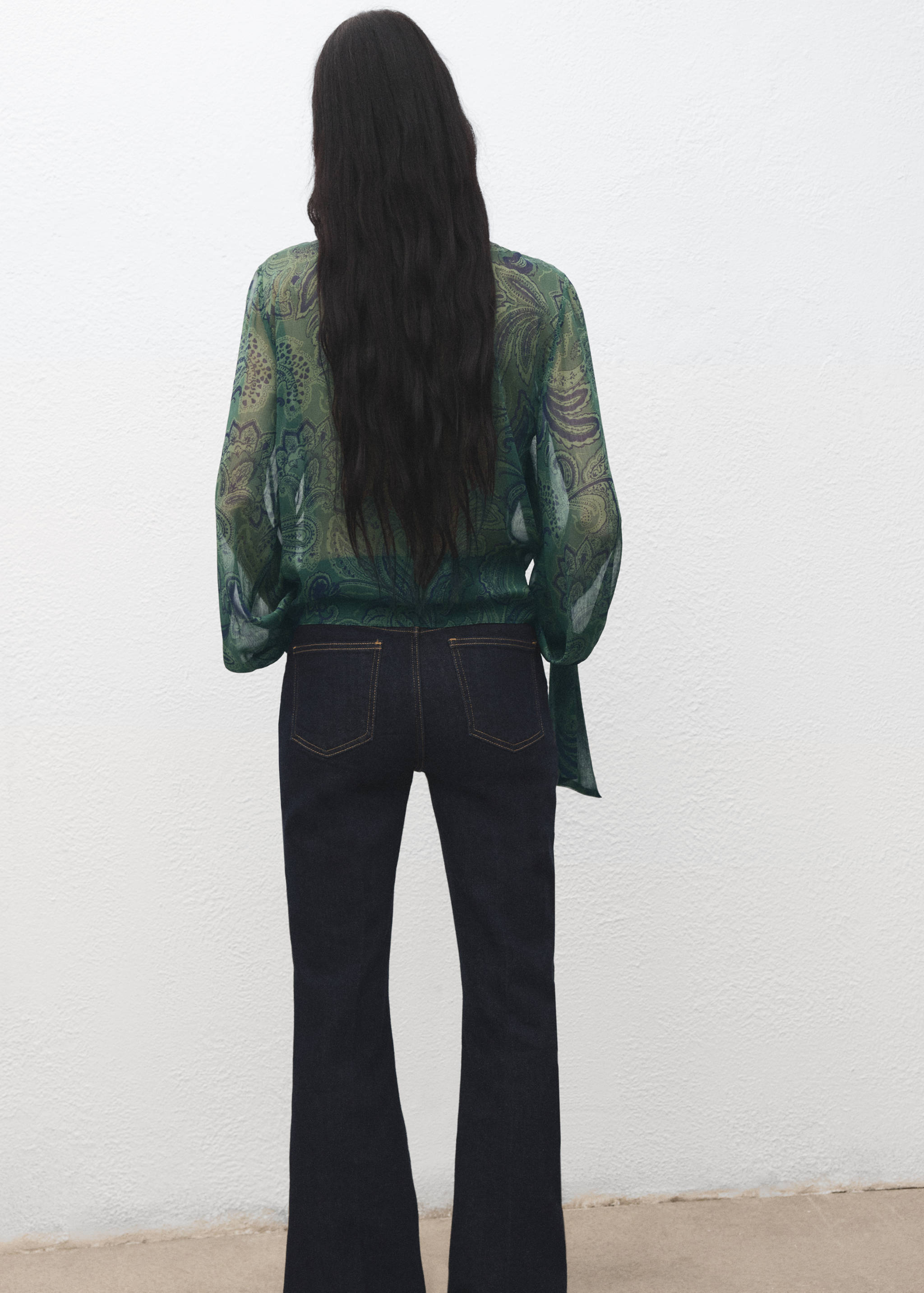 بلوزة بيسلي شال - الجهة الخلفية للمنتج