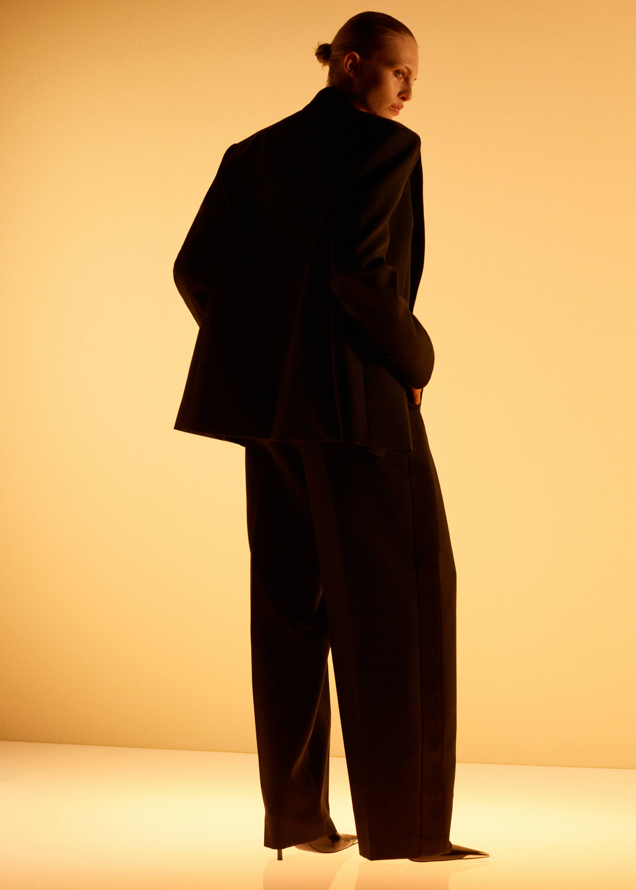 Wool-blend suit jacket with lapels - Details of the article 1
