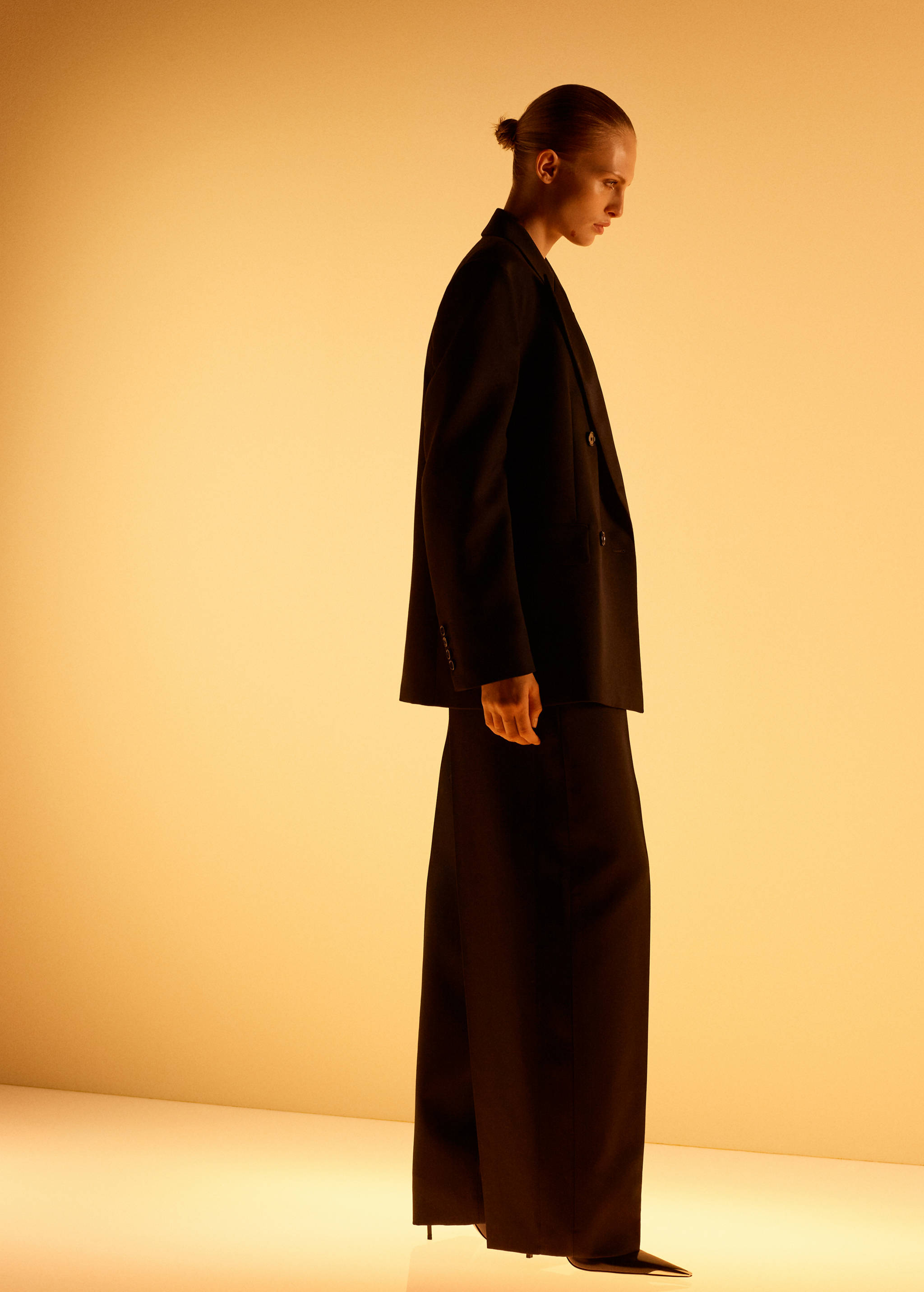Wool-blend suit jacket with lapels - Details of the article 2