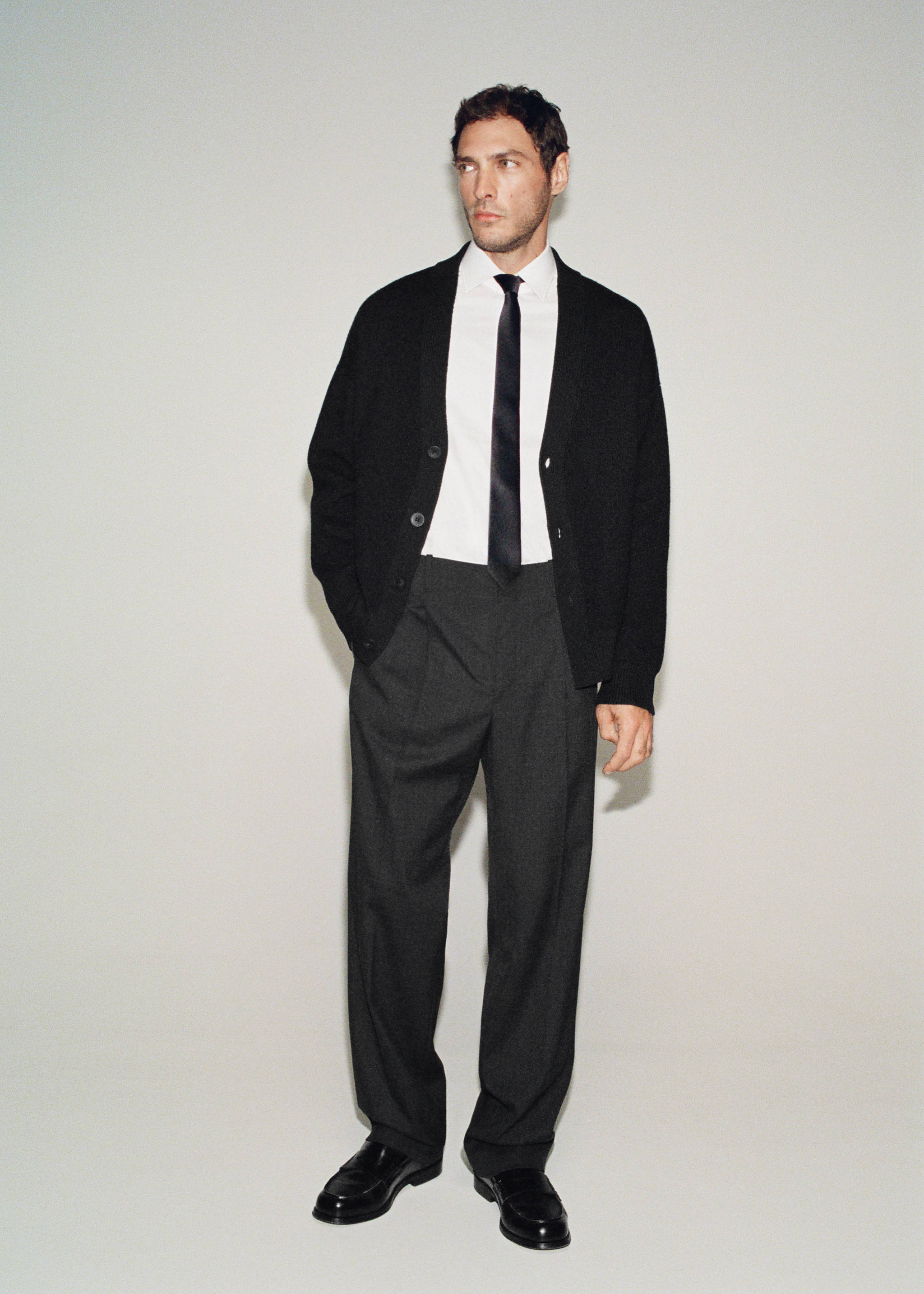 Relaxed-fit pleated trousers - Details of the article 5