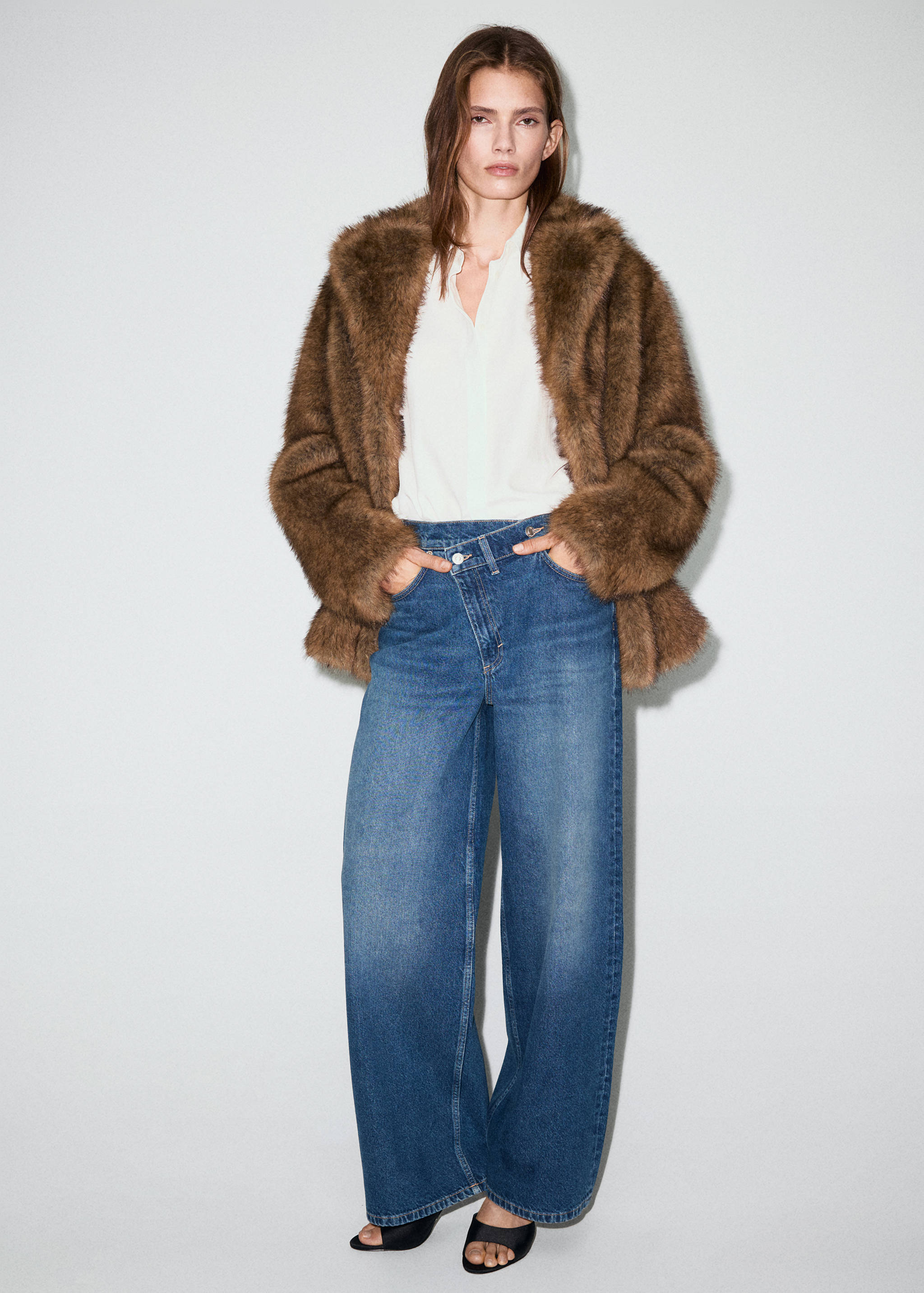 Wide leg mid-rise jeans with a crossover waistband - General plane