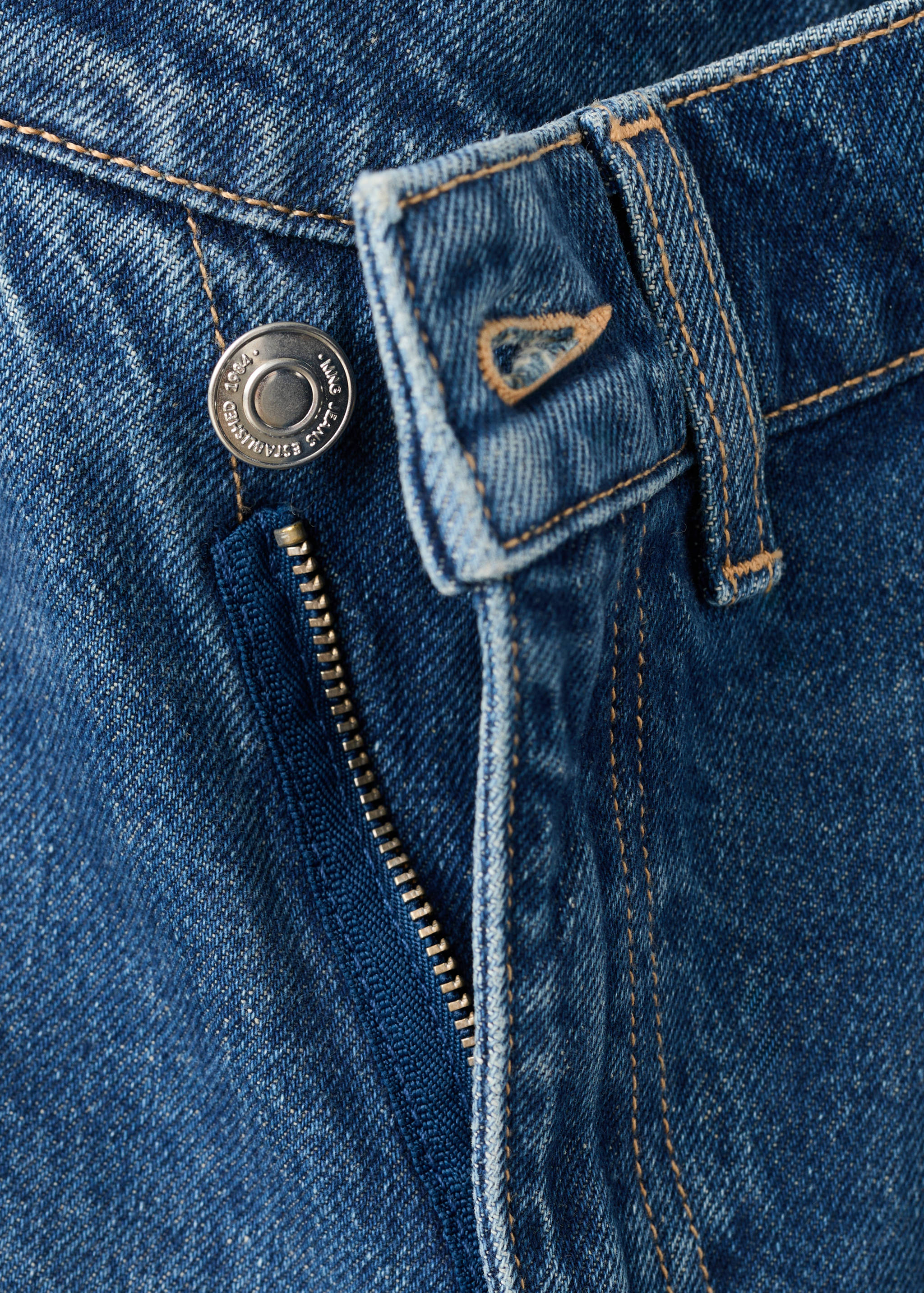 Wide leg mid-rise jeans with a crossover waistband - Details of the article 8