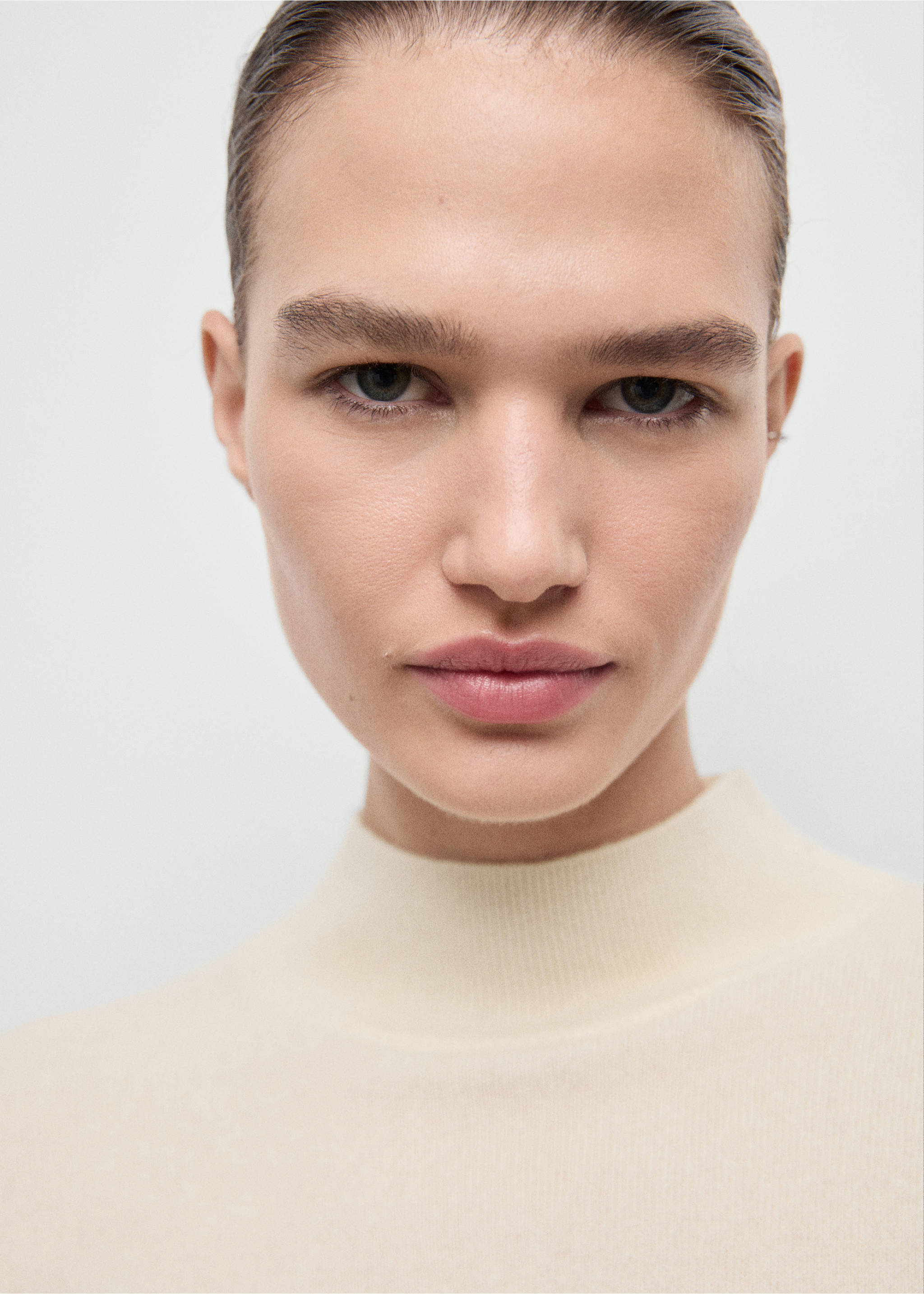 Pull-over 100 % cachemire col montant - Détail de l'article 1, Écru. Ref: 17039606-00.