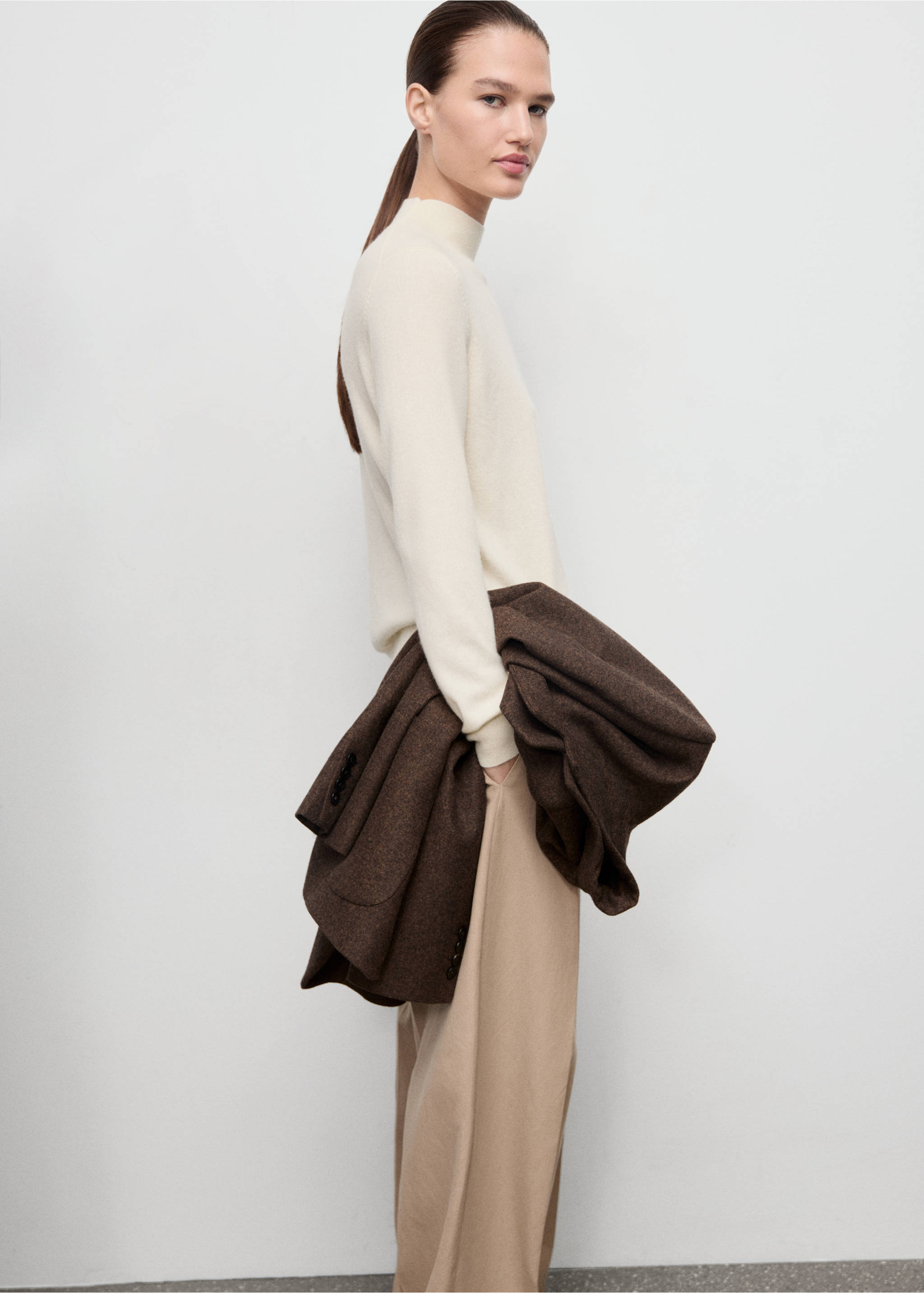 Pull-over 100 % cachemire col montant - Détail de l'article 6, Écru. Ref: 17039606-00.