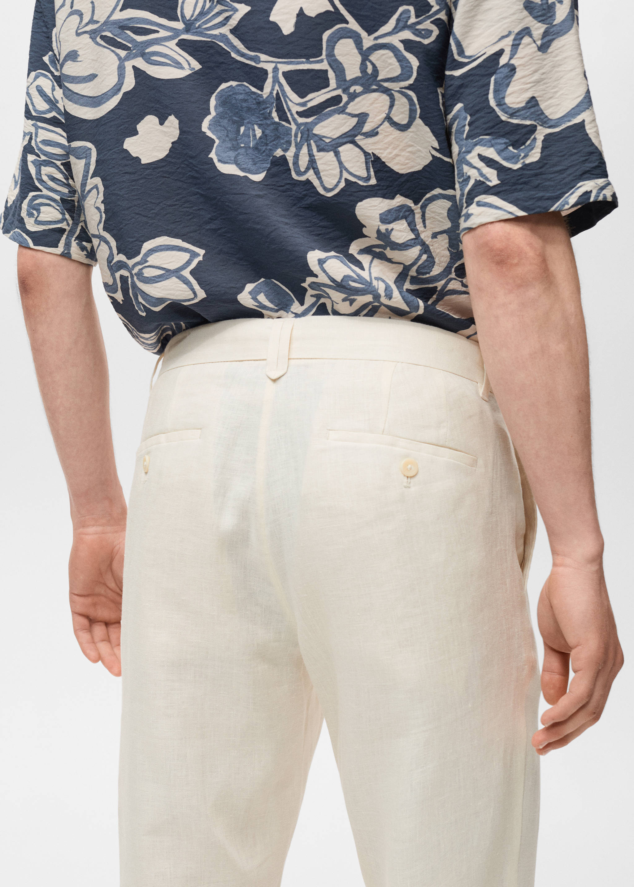 Slim-fit 100% linen trousers - Details of the article 6