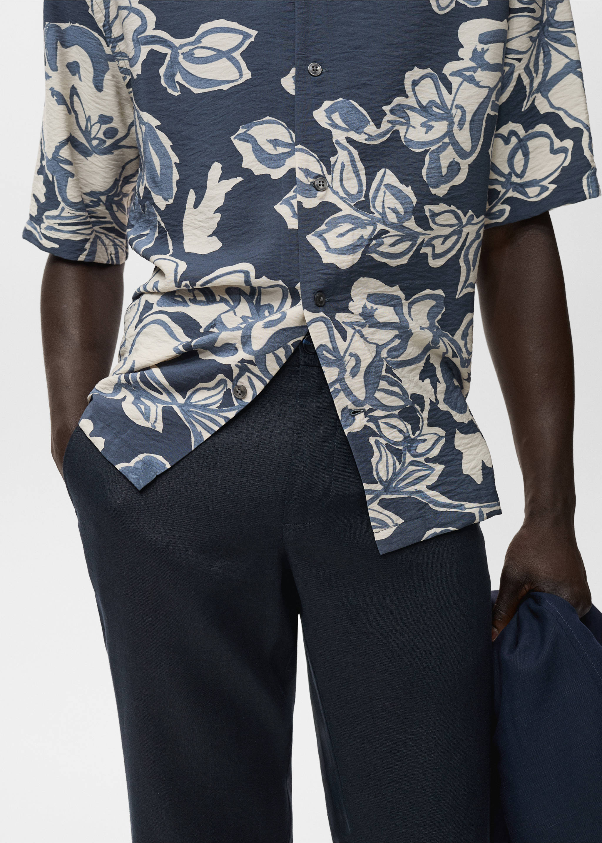 Slim-fit 100% linen trousers - Medium plane, Dark Navy. Ref: 17041143-00.