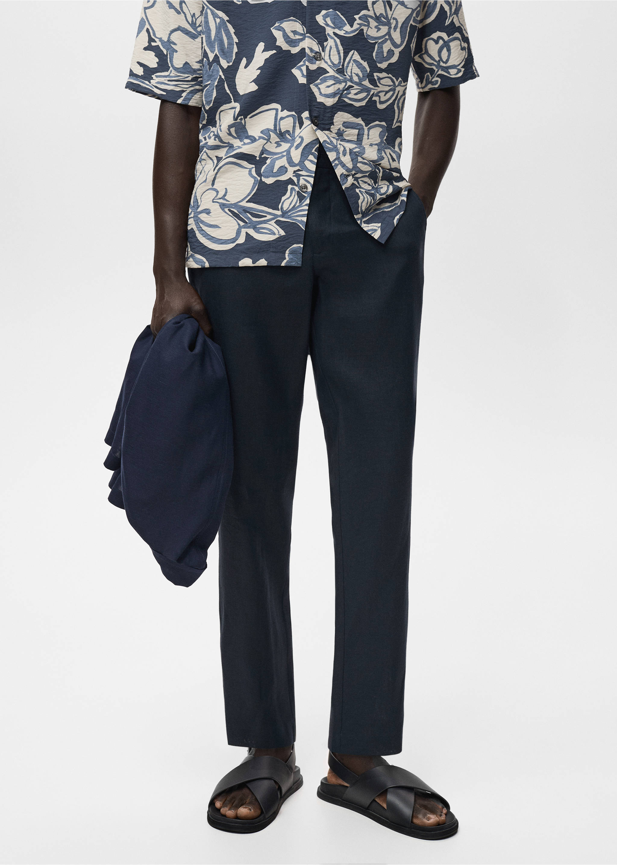 Slim-fit 100% linen trousers - Details of the article 6, Dark Navy. Ref: 17041143-00.