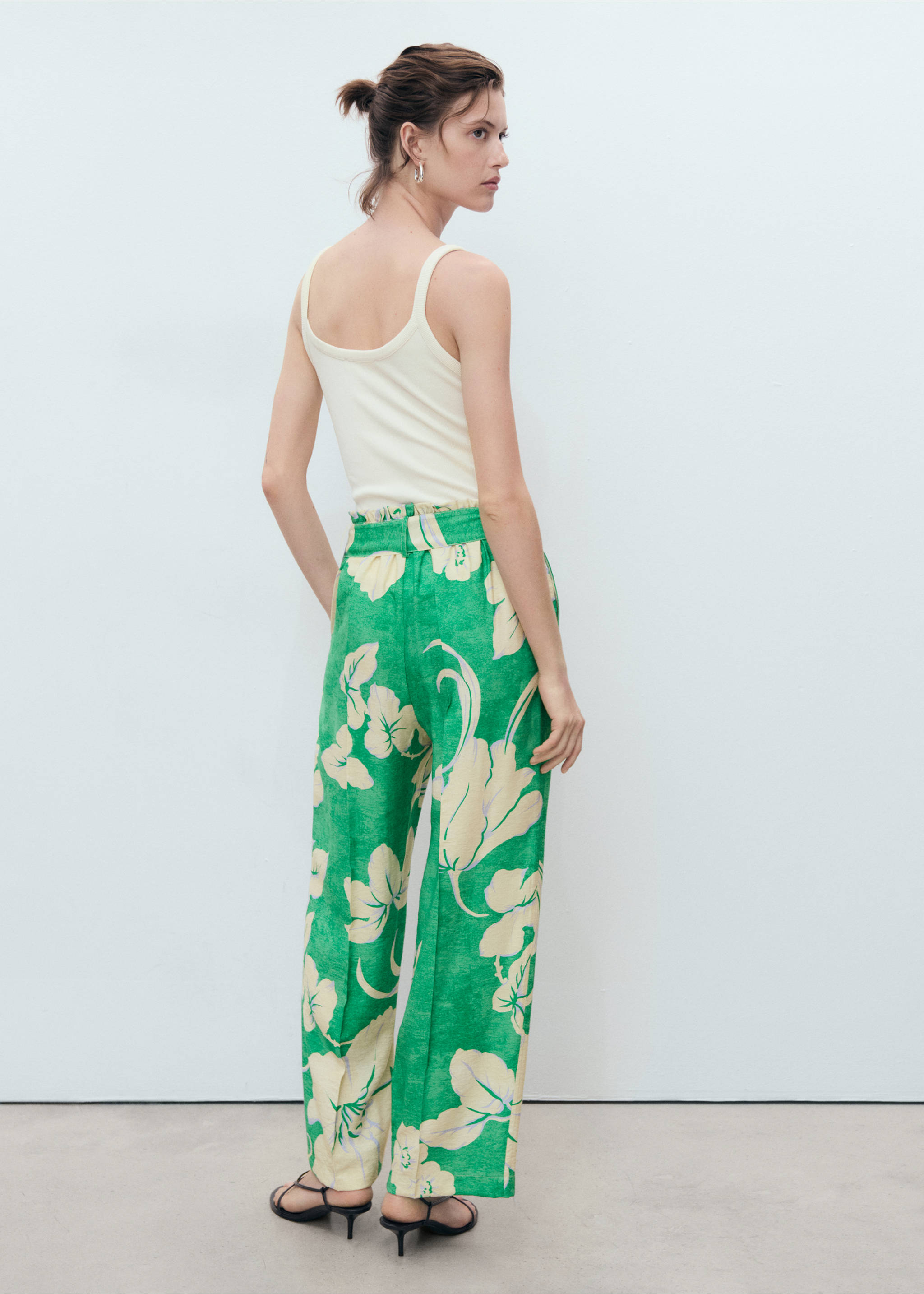 Printed trousers with belt - Reverse of the article, Green. Ref: 17041166-00.