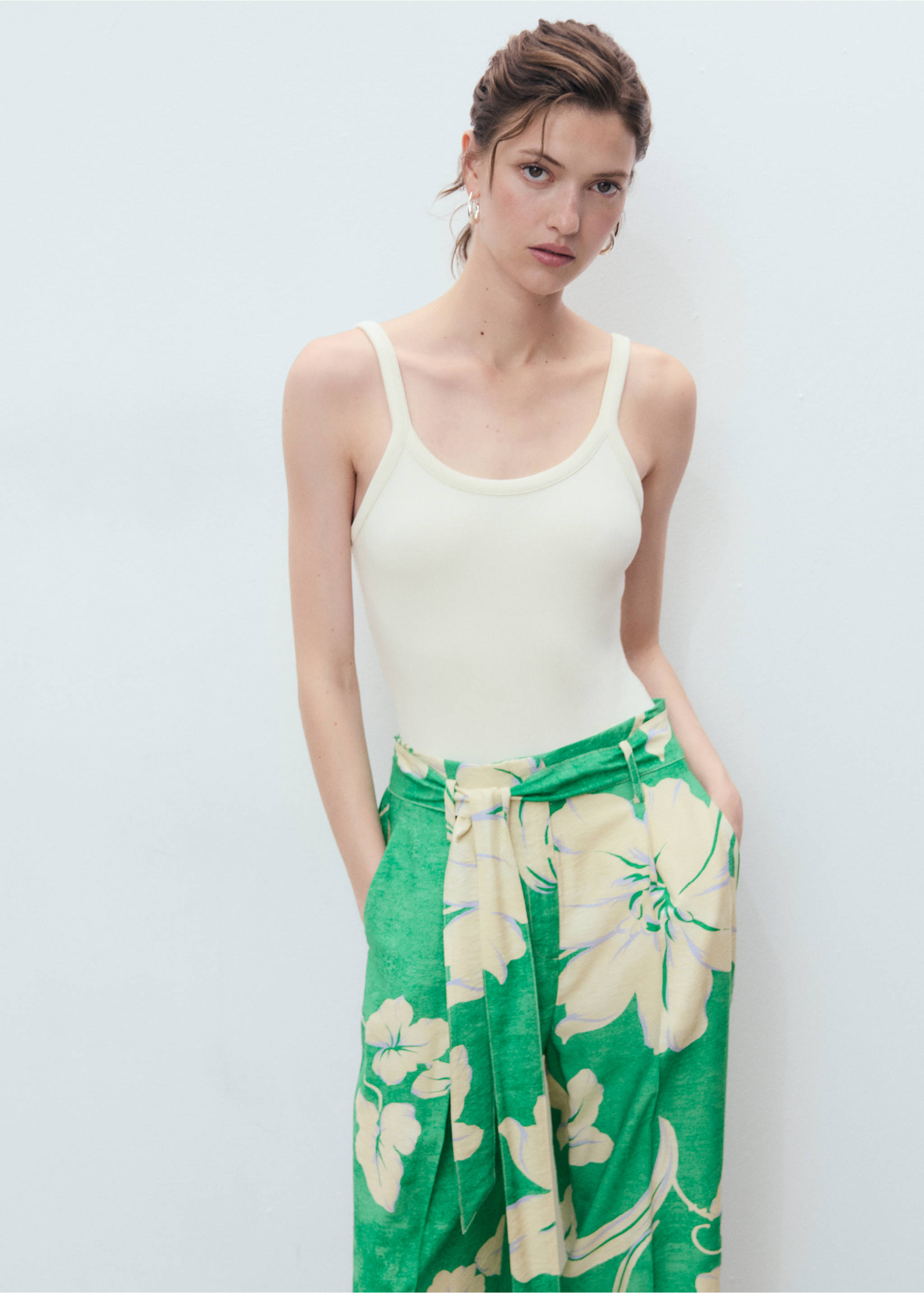 Printed trousers with belt - Details of the article 1, Green. Ref: 17041166-00.