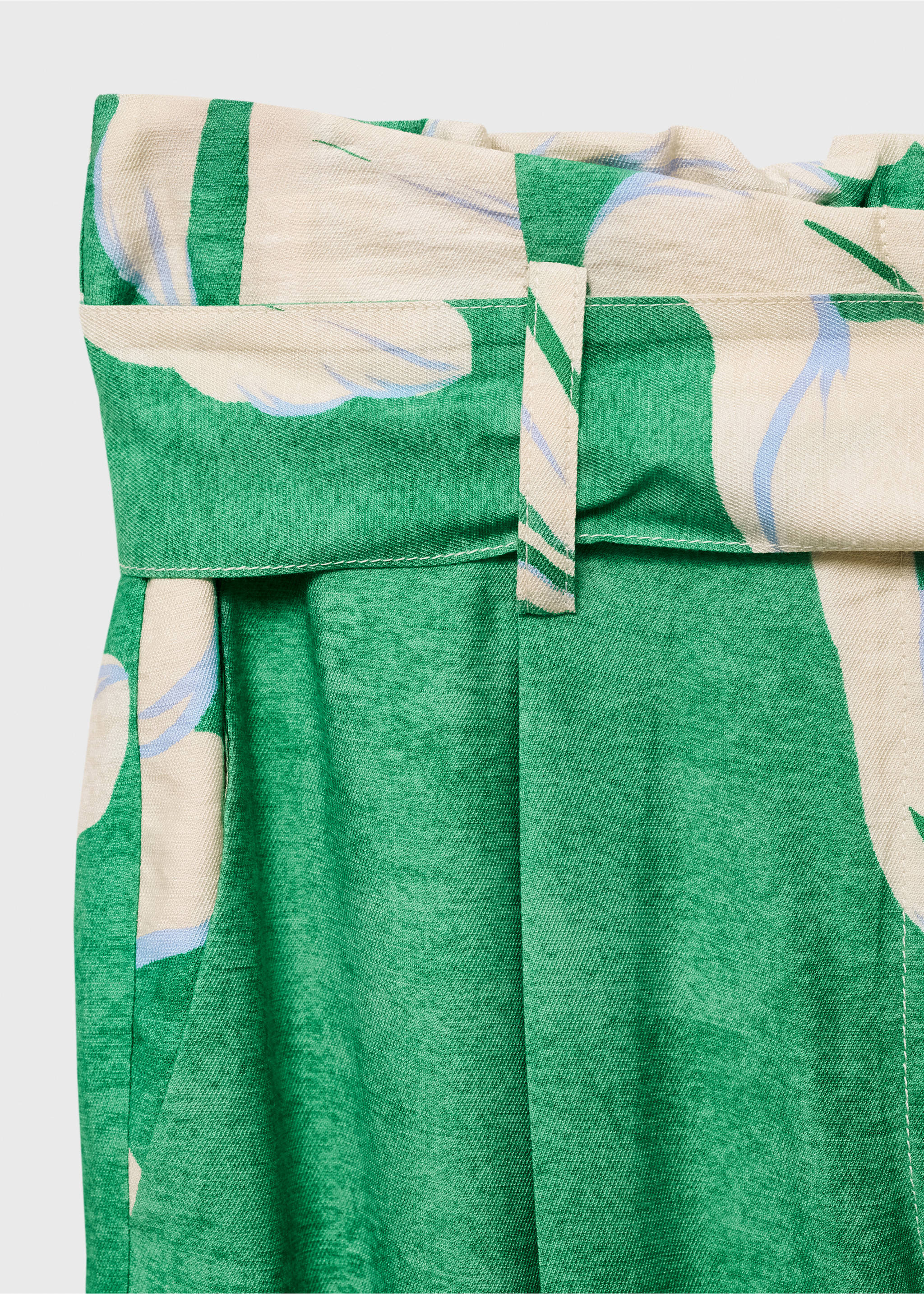 Printed trousers with belt - Details of the article 8, Green. Ref: 17041166-00.