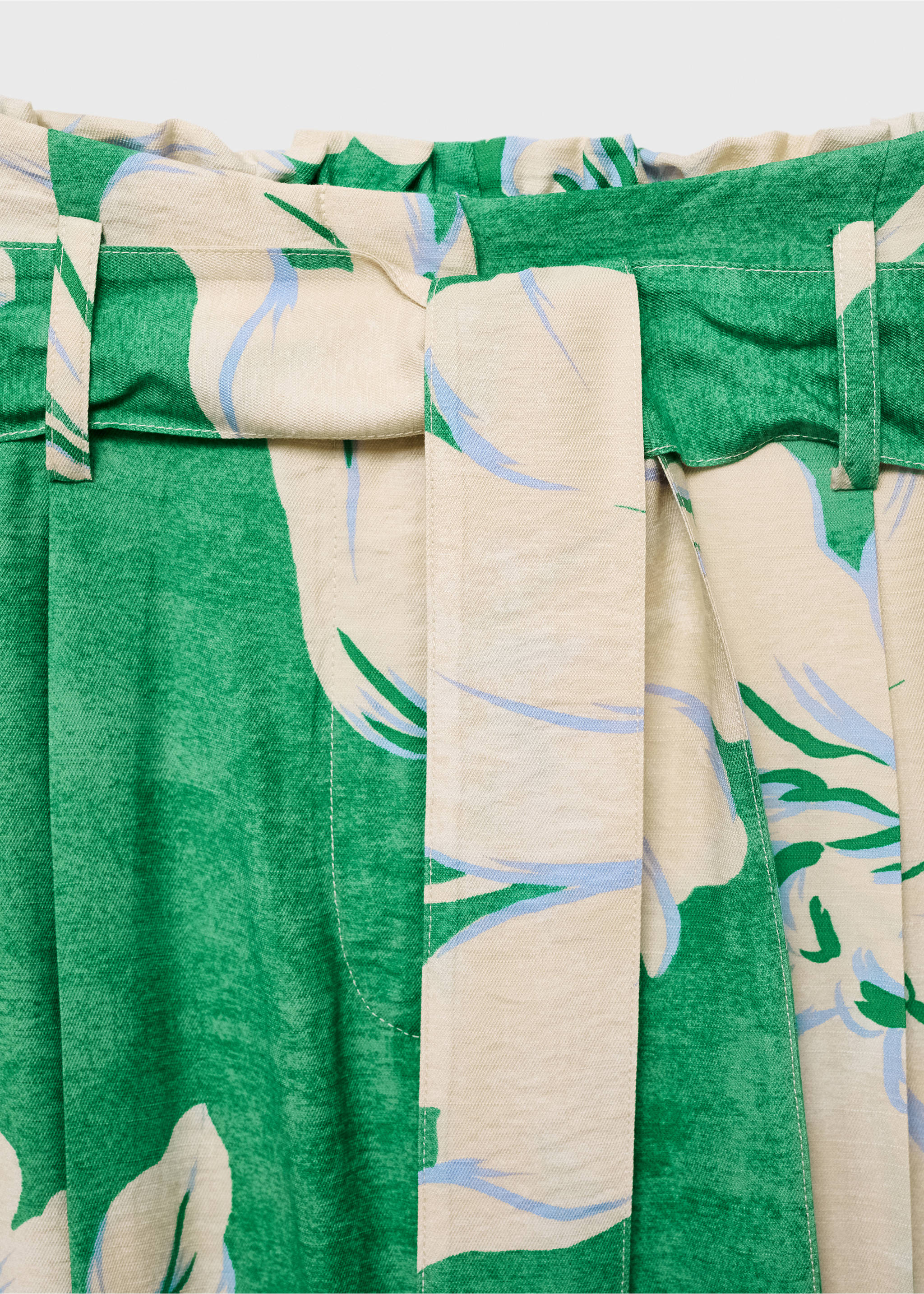 Printed trousers with belt - Details of the article 0, Green. Ref: 17041166-00.