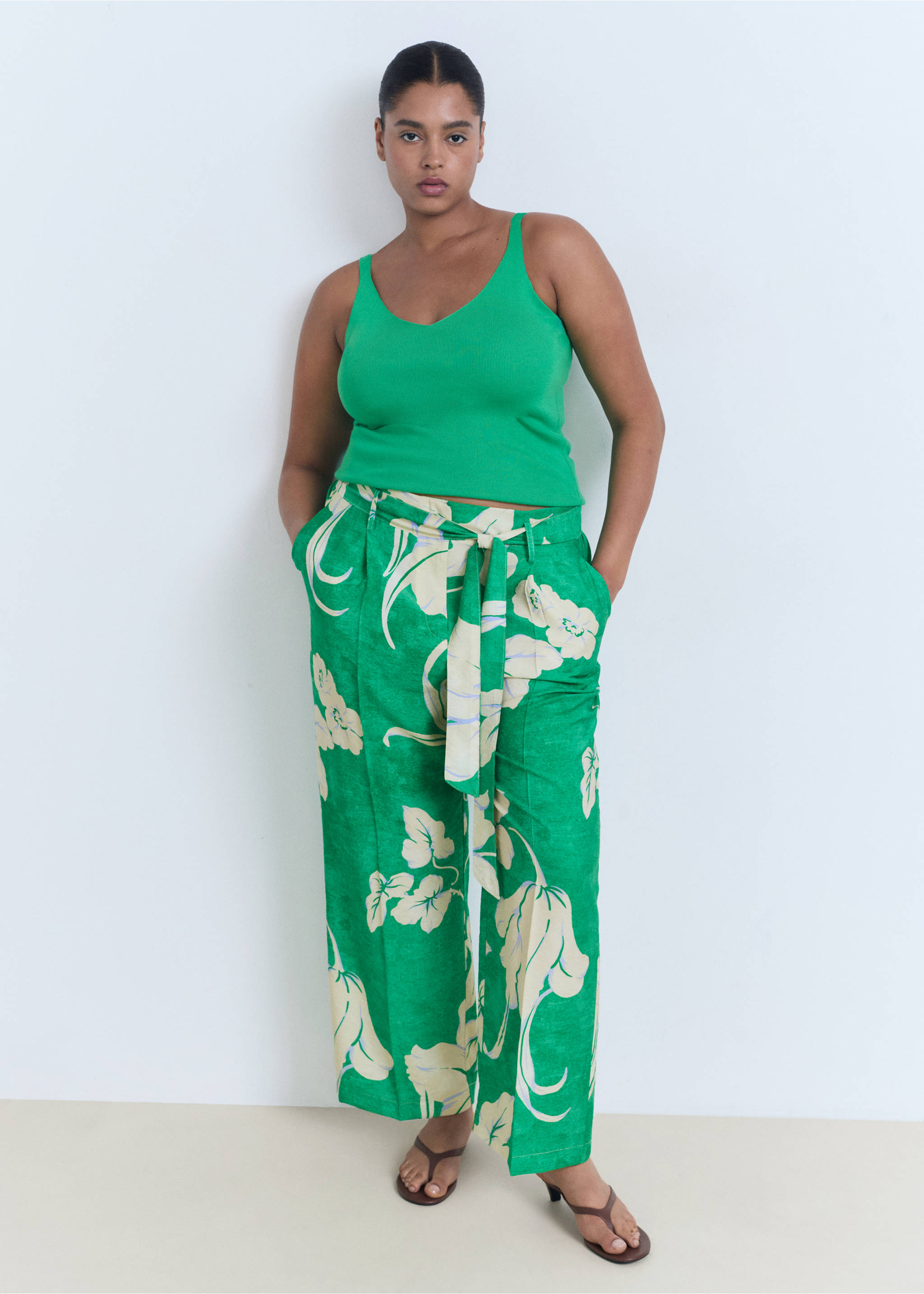 Printed trousers with belt - Details of the article 3, Green. Ref: 17041166-00.