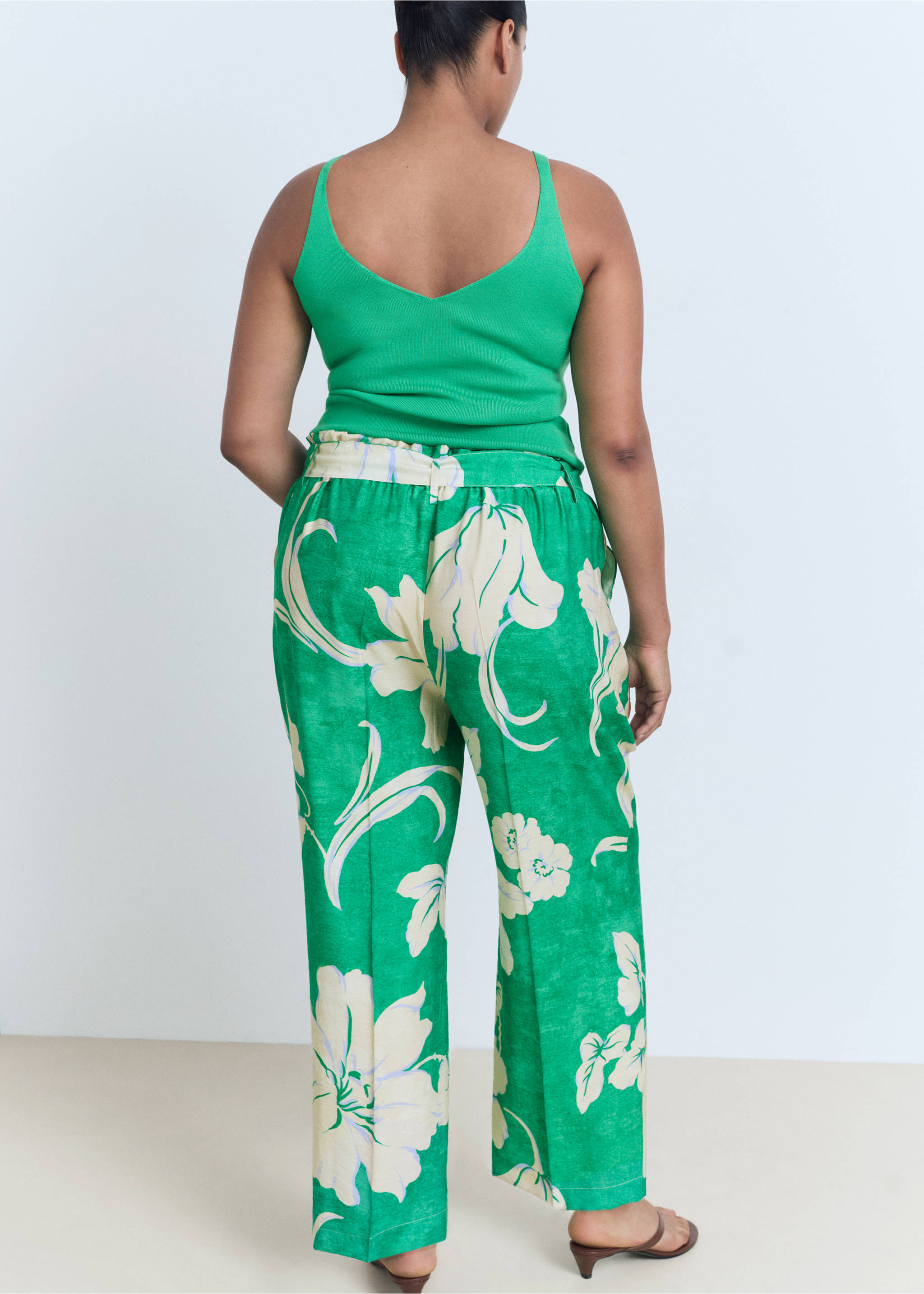 Printed trousers with belt - Details of the article 4, Green. Ref: 17041166-00.
