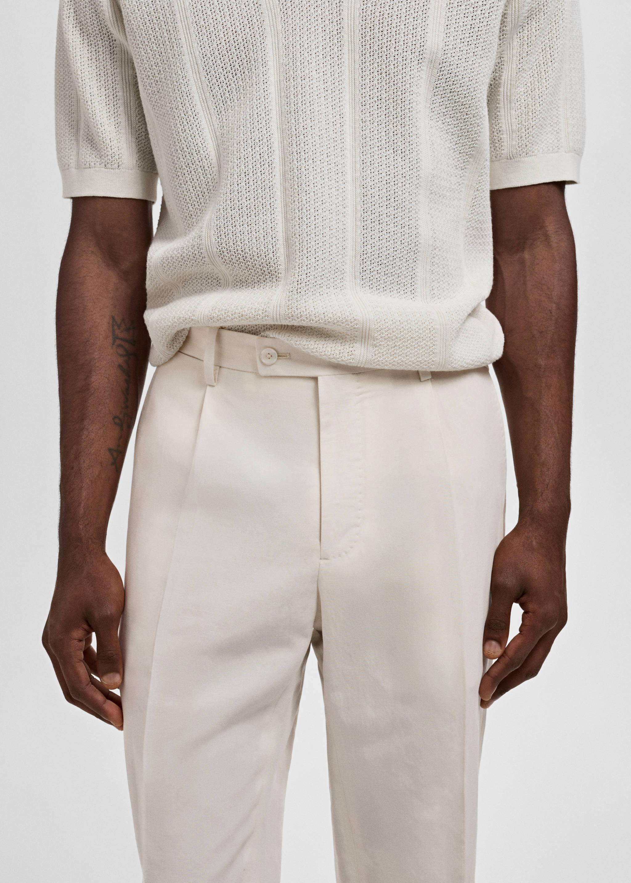 Slim-fit pleated linen trousers - Details of the article 1