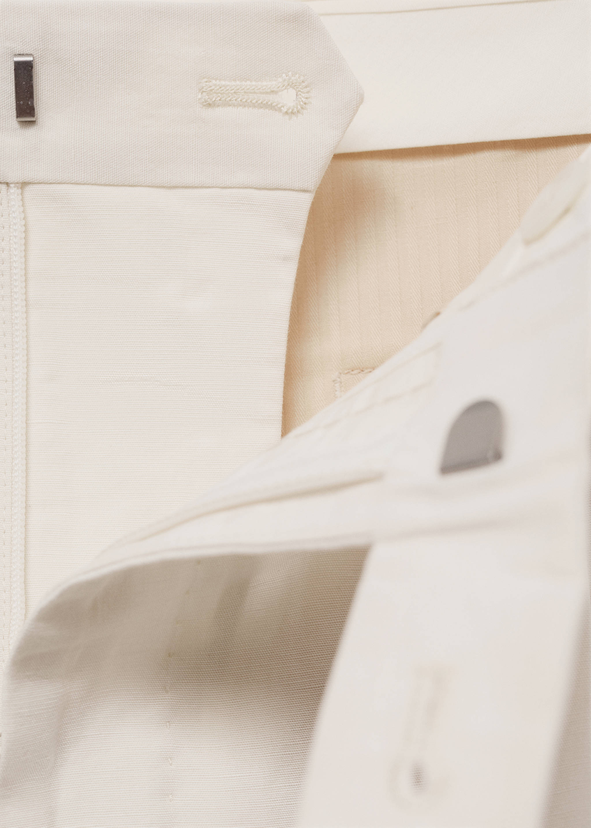 Slim-fit pleated linen trousers - Details of the article 0