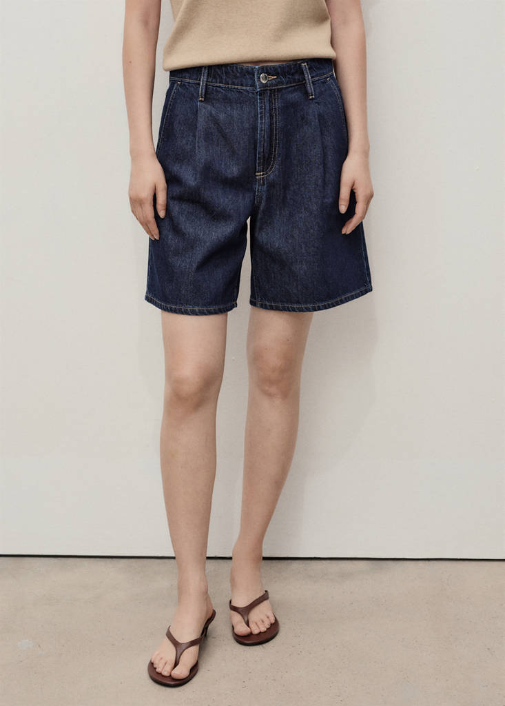 Mid-rise denim bermuda shorts with pleats — Open Blue