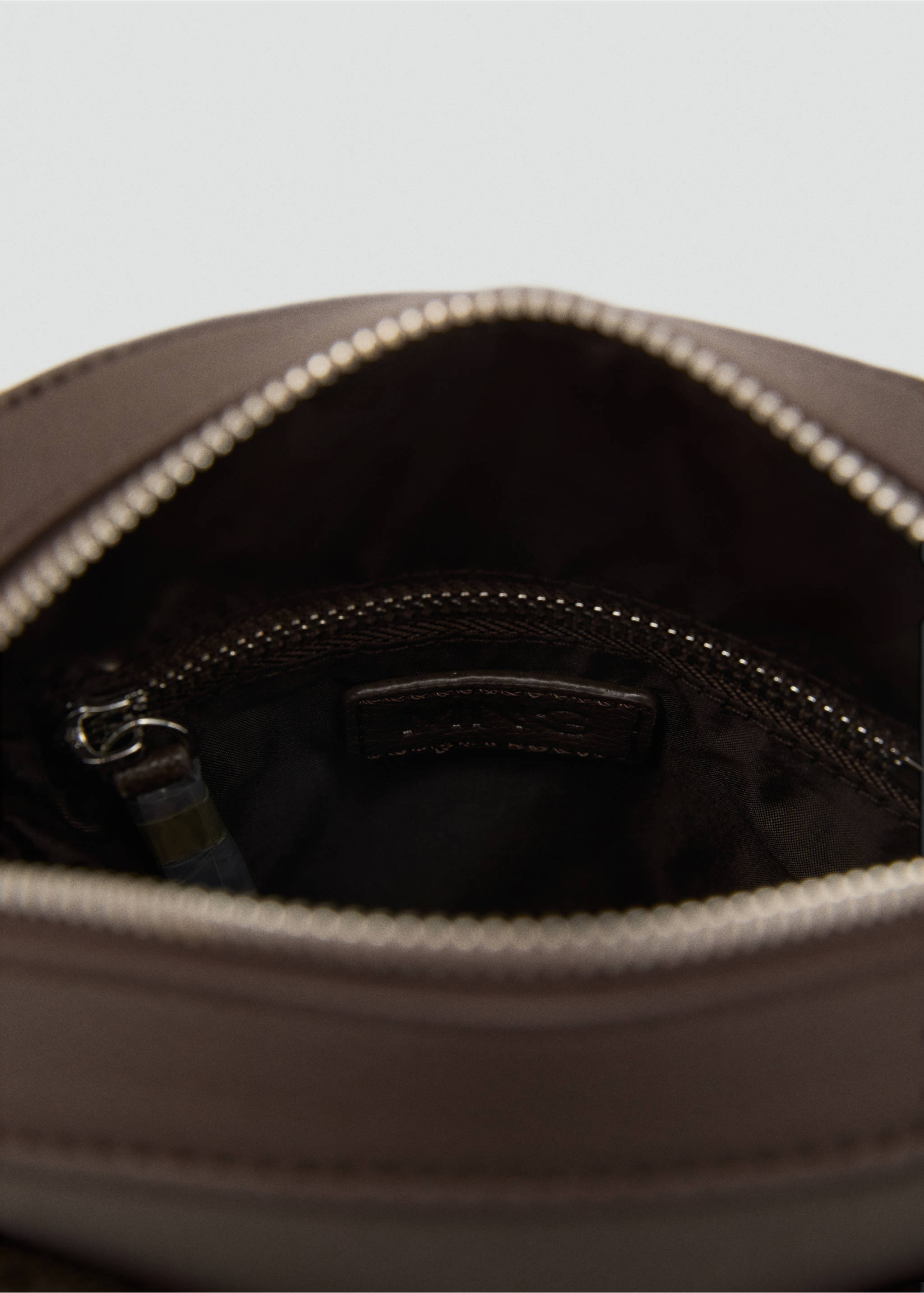 Bolso bandolera efecto piel abatanada - Detalle del artículo 2, Marrón. Ref: 17041203-00.