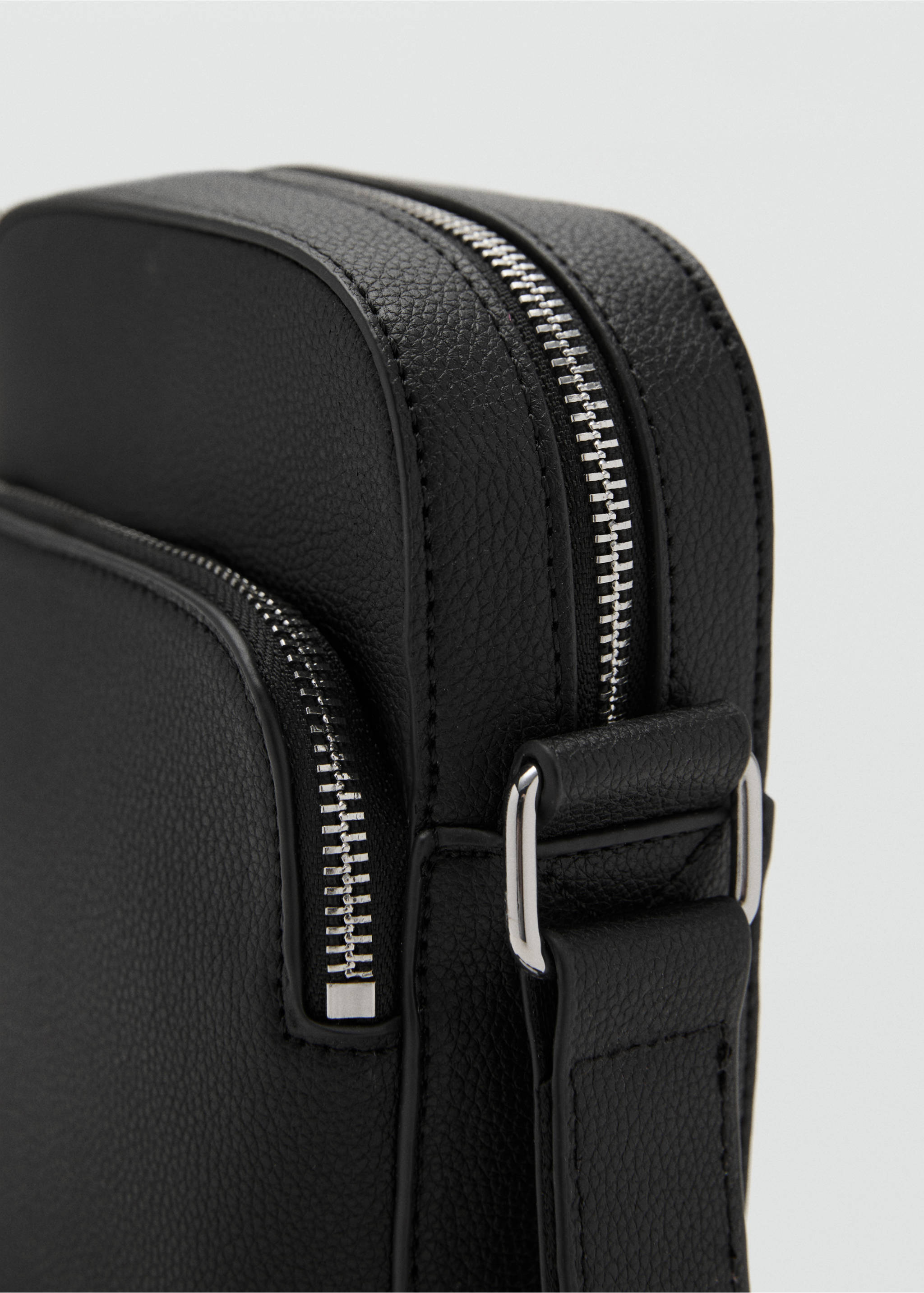 Bolso bandolera efecto piel abatanada - Detalle del artículo 1, Negro. Ref: 17041203-00.