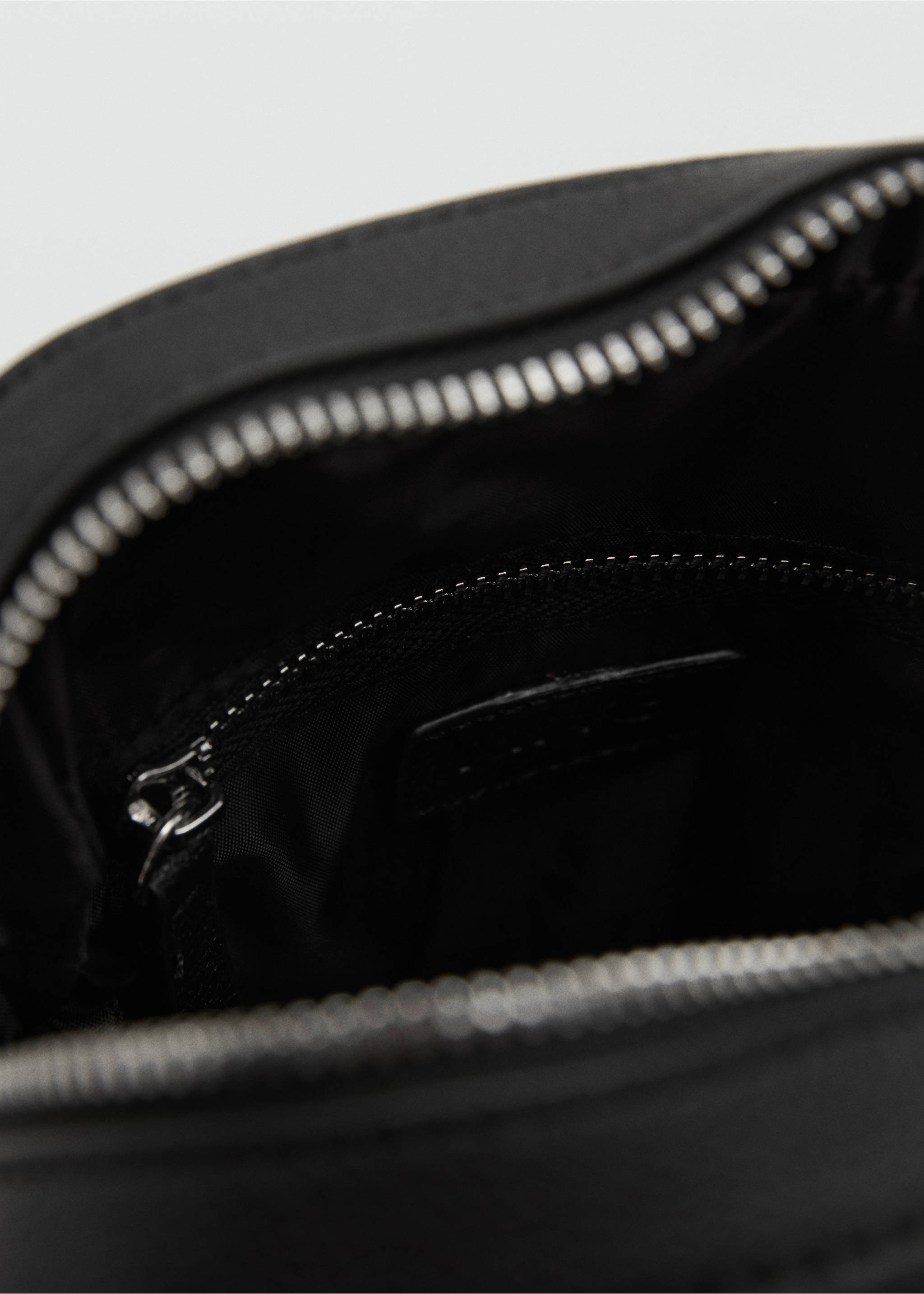 Bolso bandolera efecto piel abatanada - Detalle del artículo 2, Negro. Ref: 17041203-00.