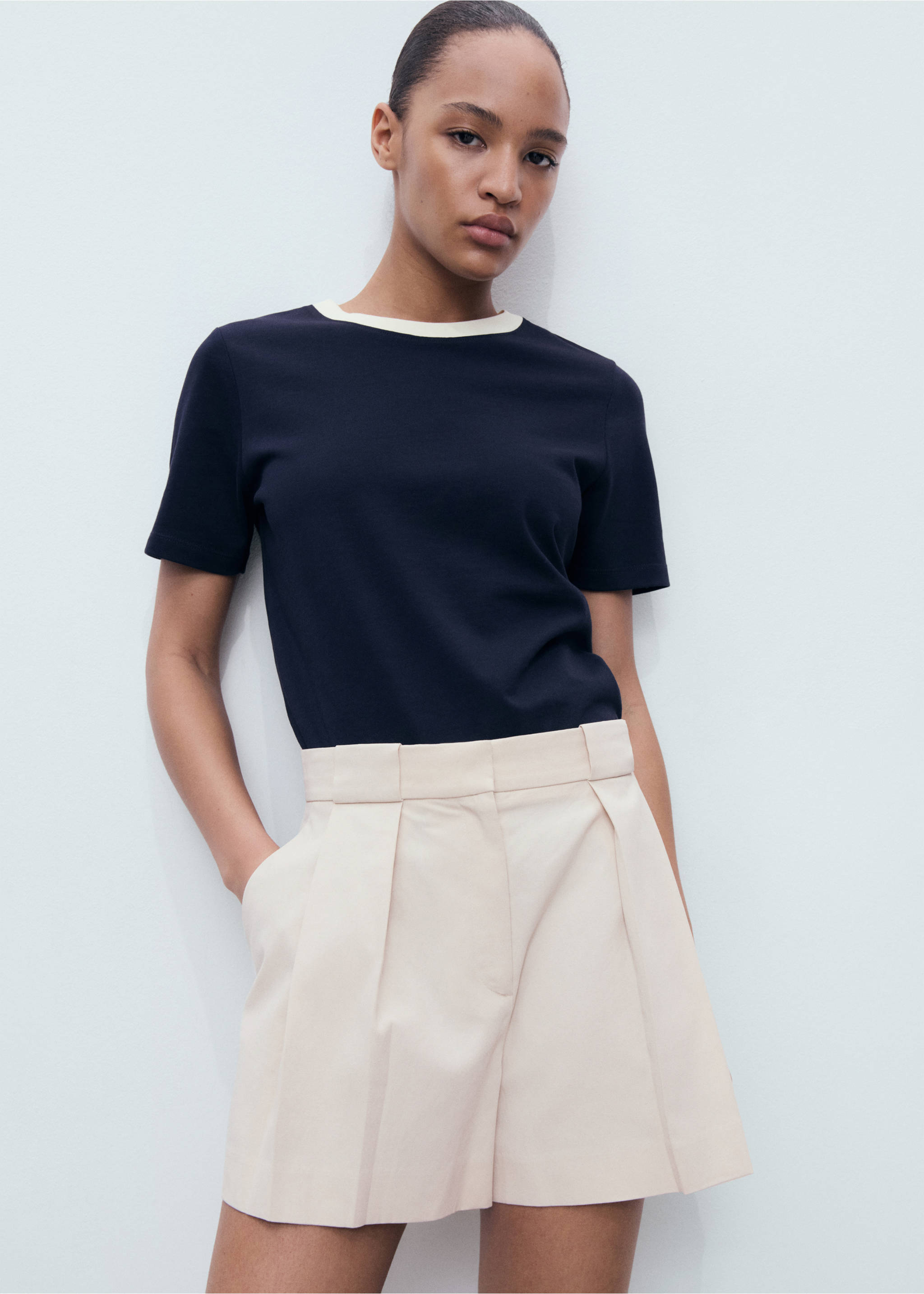 Pleated suit shorts - Details of the article 1, Beige. Ref: 17041206-00.