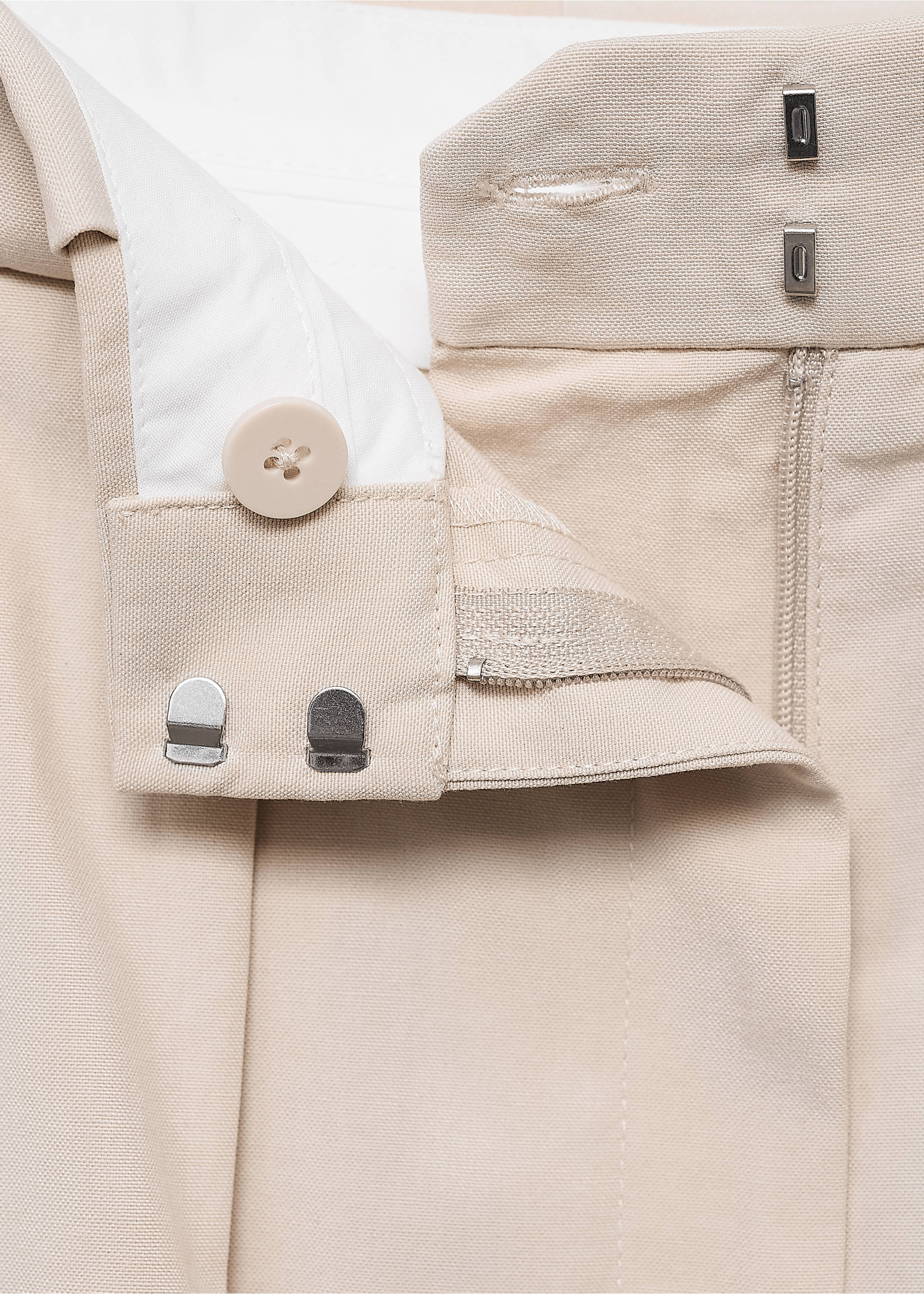 Pleated suit shorts - Details of the article 8, Beige. Ref: 17041206-00.