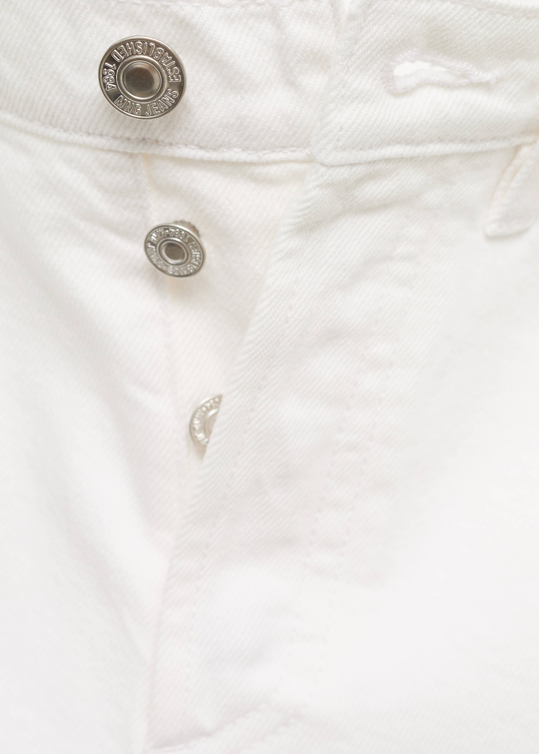 Denim shorts with frayed hem - Details of the article 8