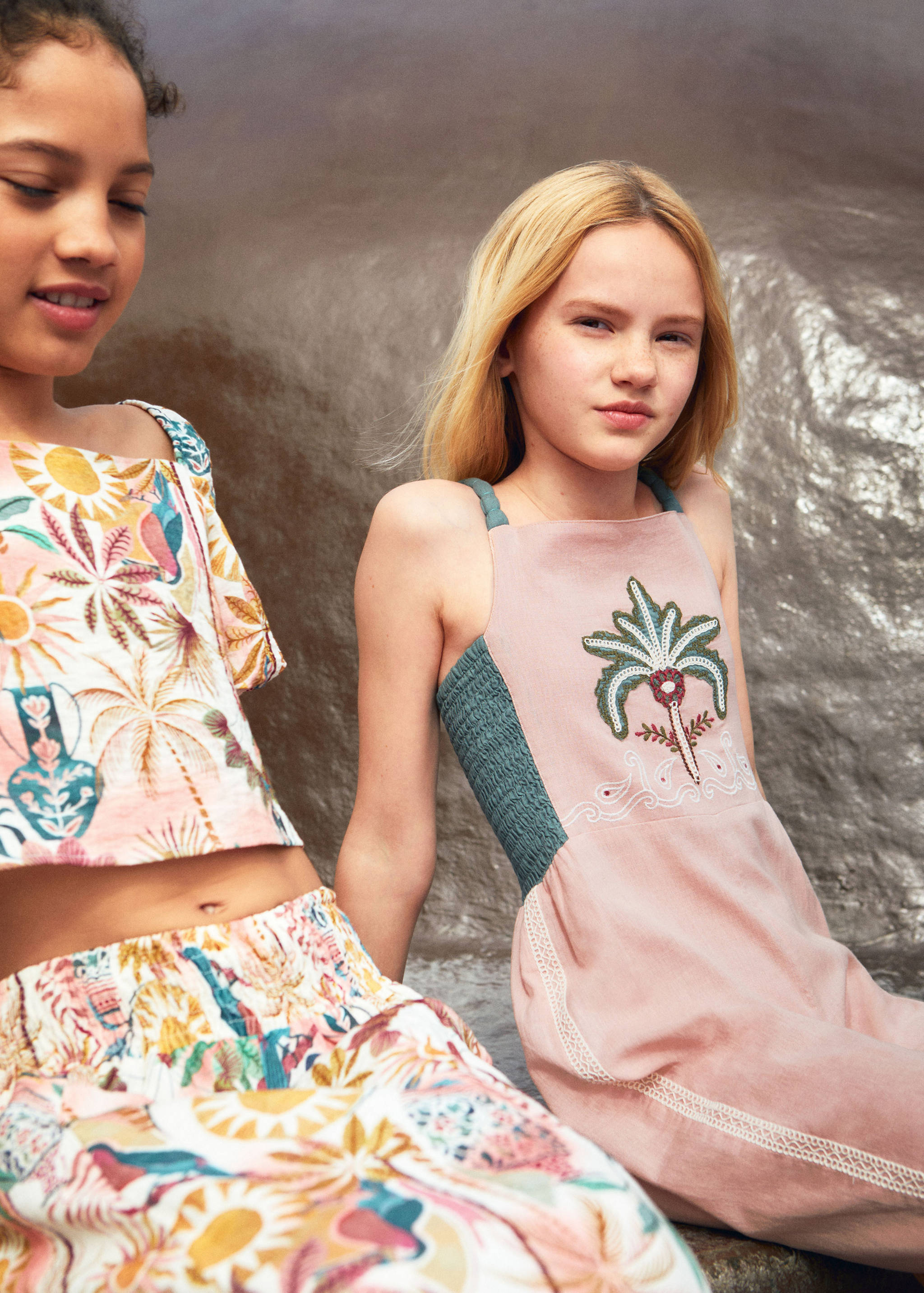 Long jumpsuit with embroidered details - Details of the article 7