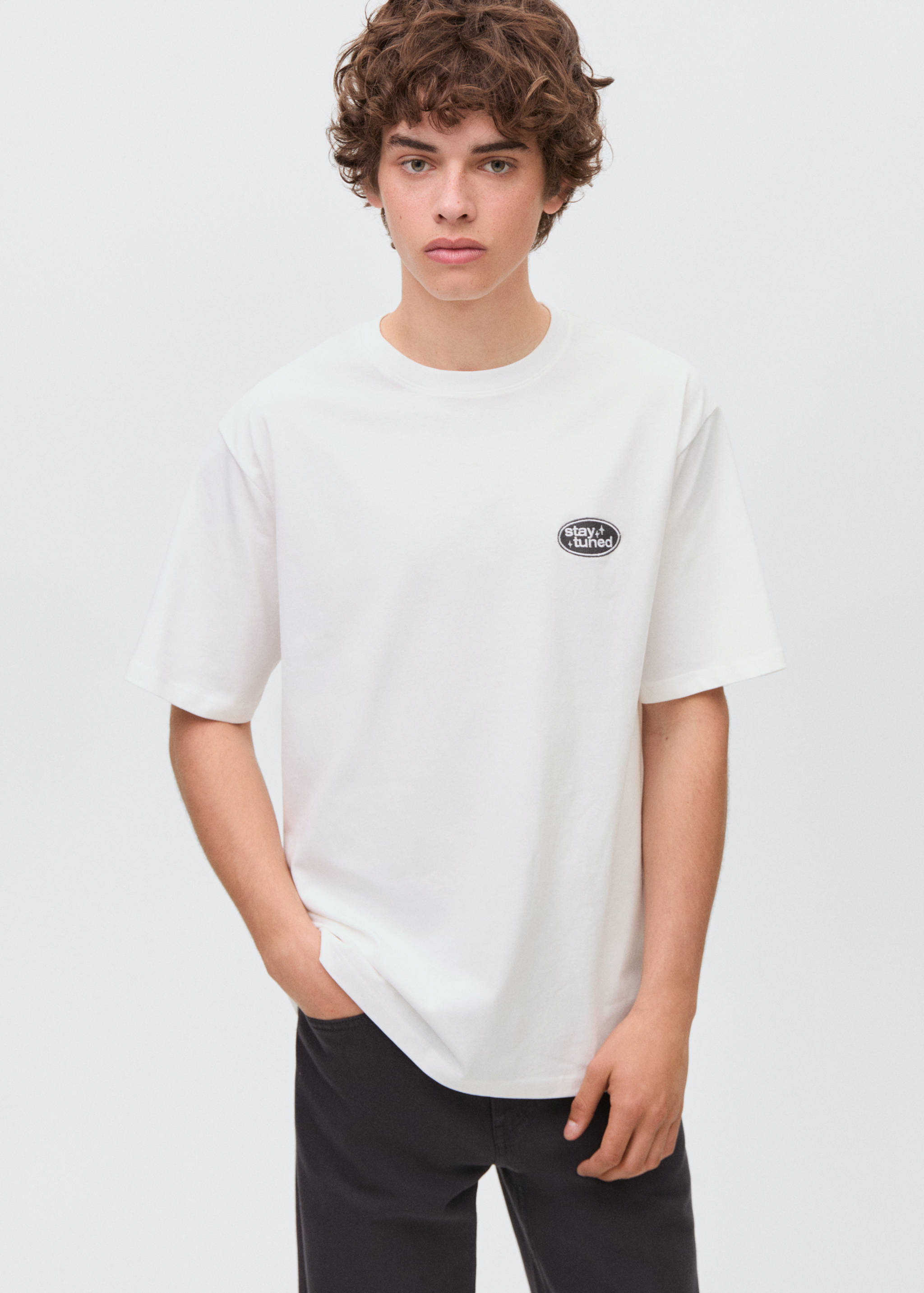 Embroidered printed T-shirt - Середній план