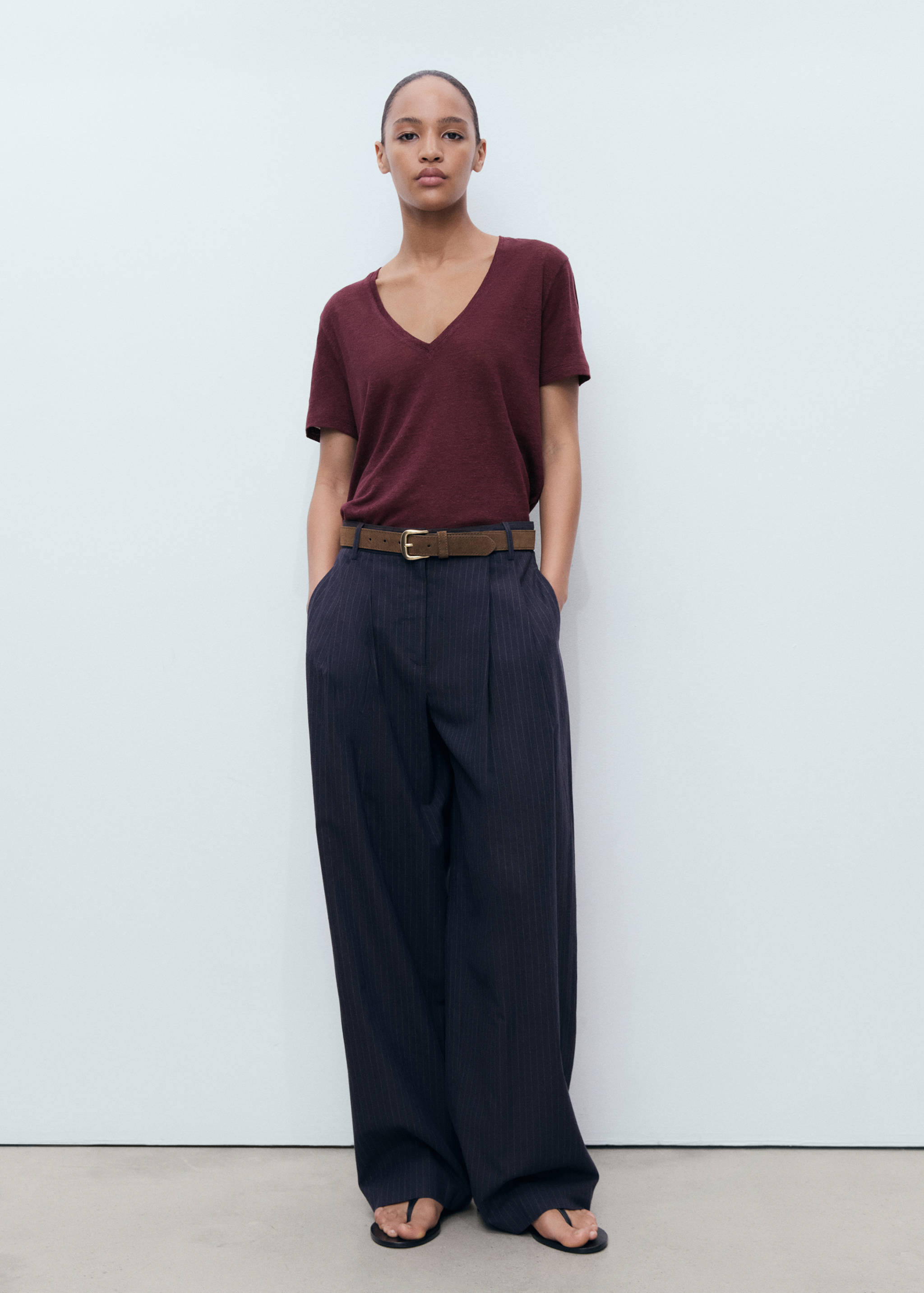 V-neck linen t-shirt - General plane