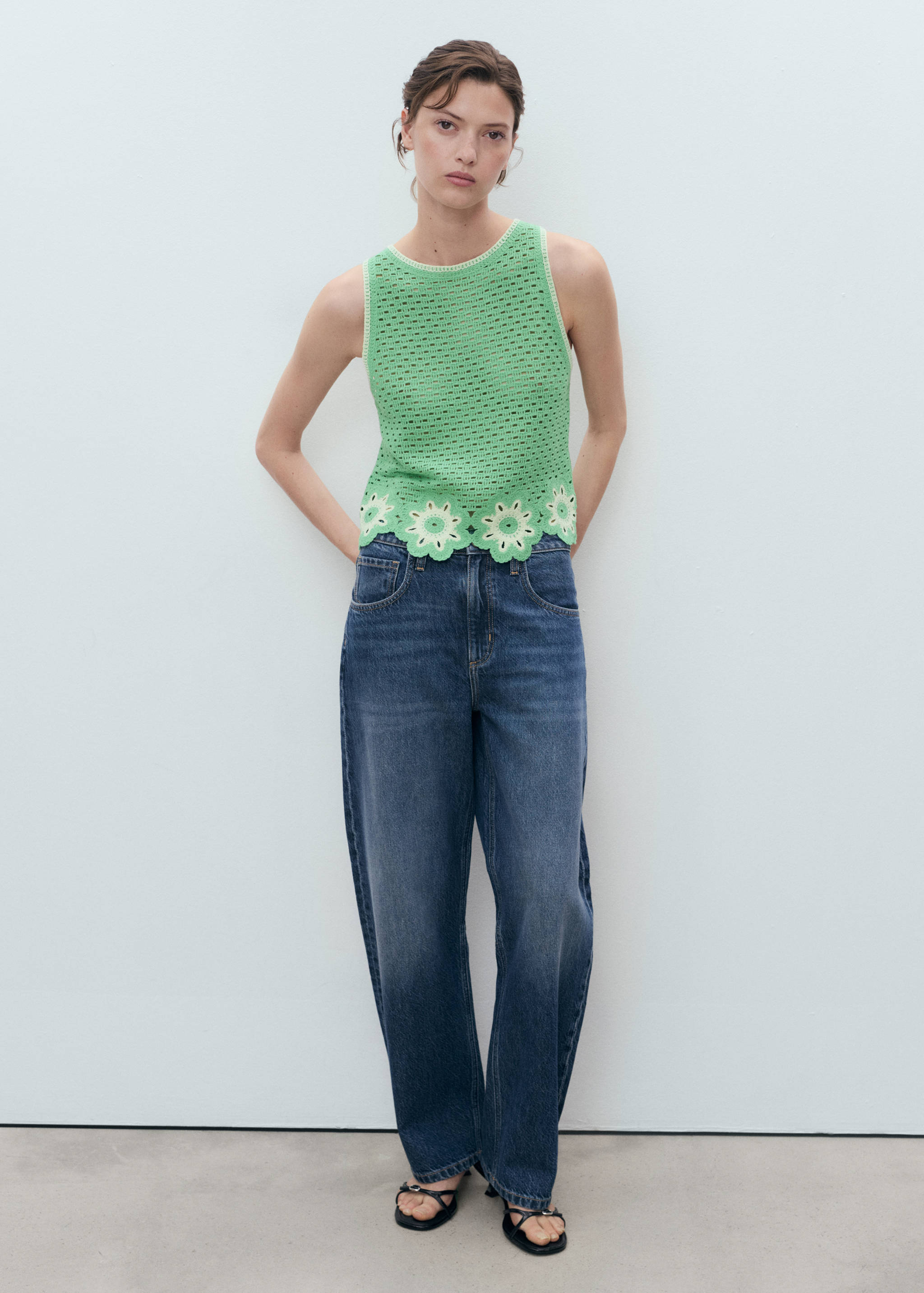 توب كروشيه بتفاصيل زهور - رؤية عامة