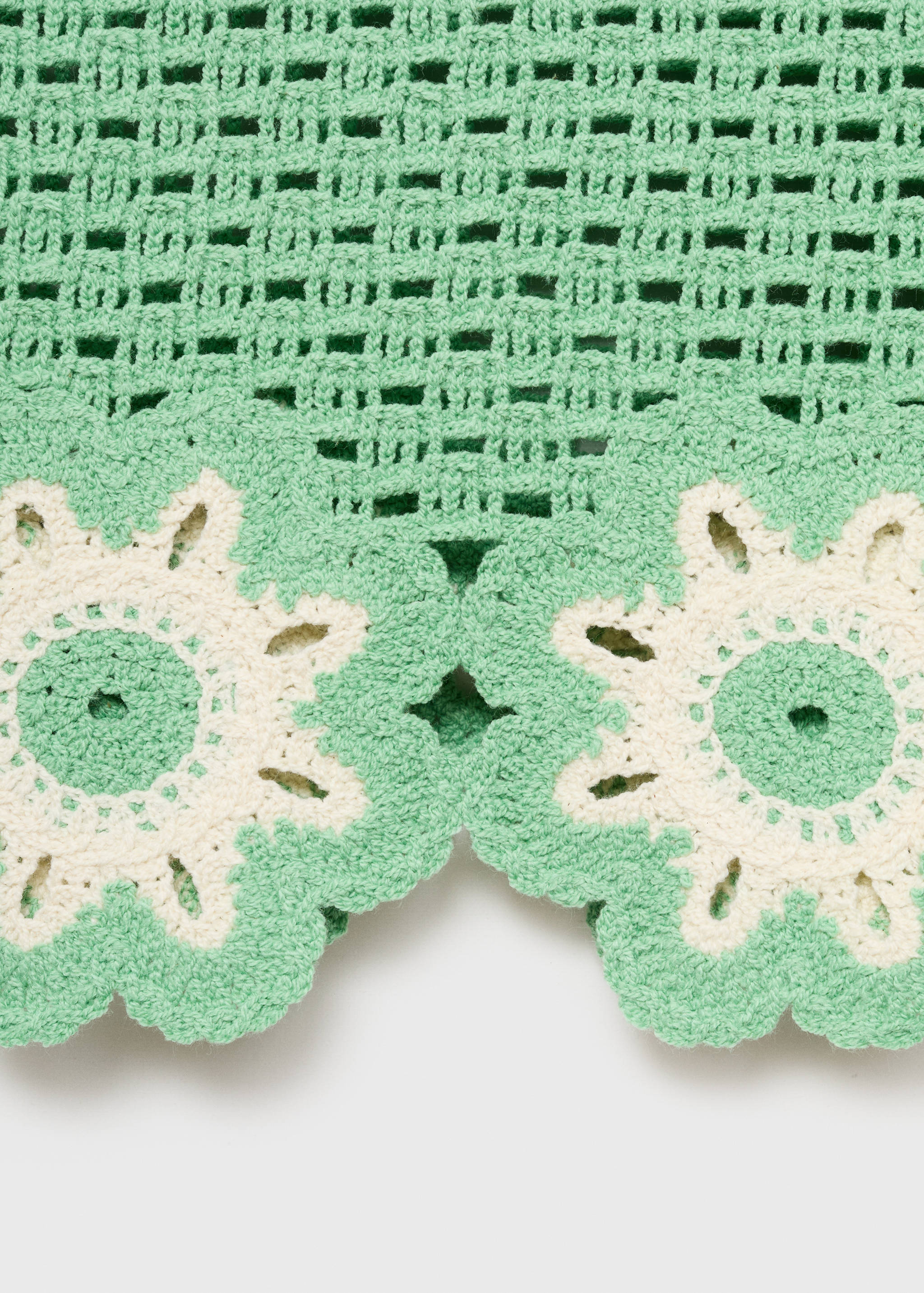 توب كروشيه بتفاصيل زهور - تفاصيل المنتج 0