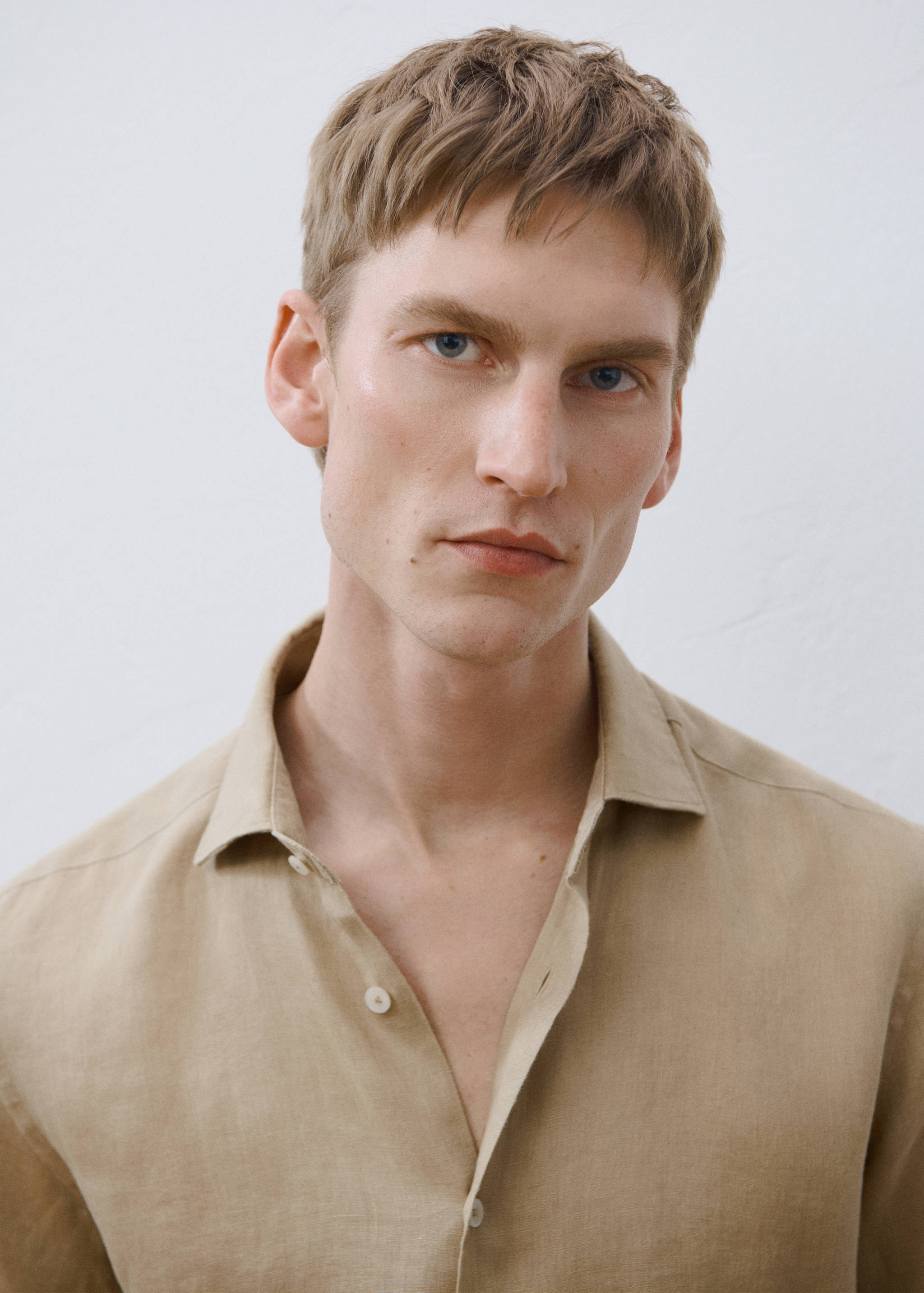 100% linen slim-fit shirt - Details of the article 9