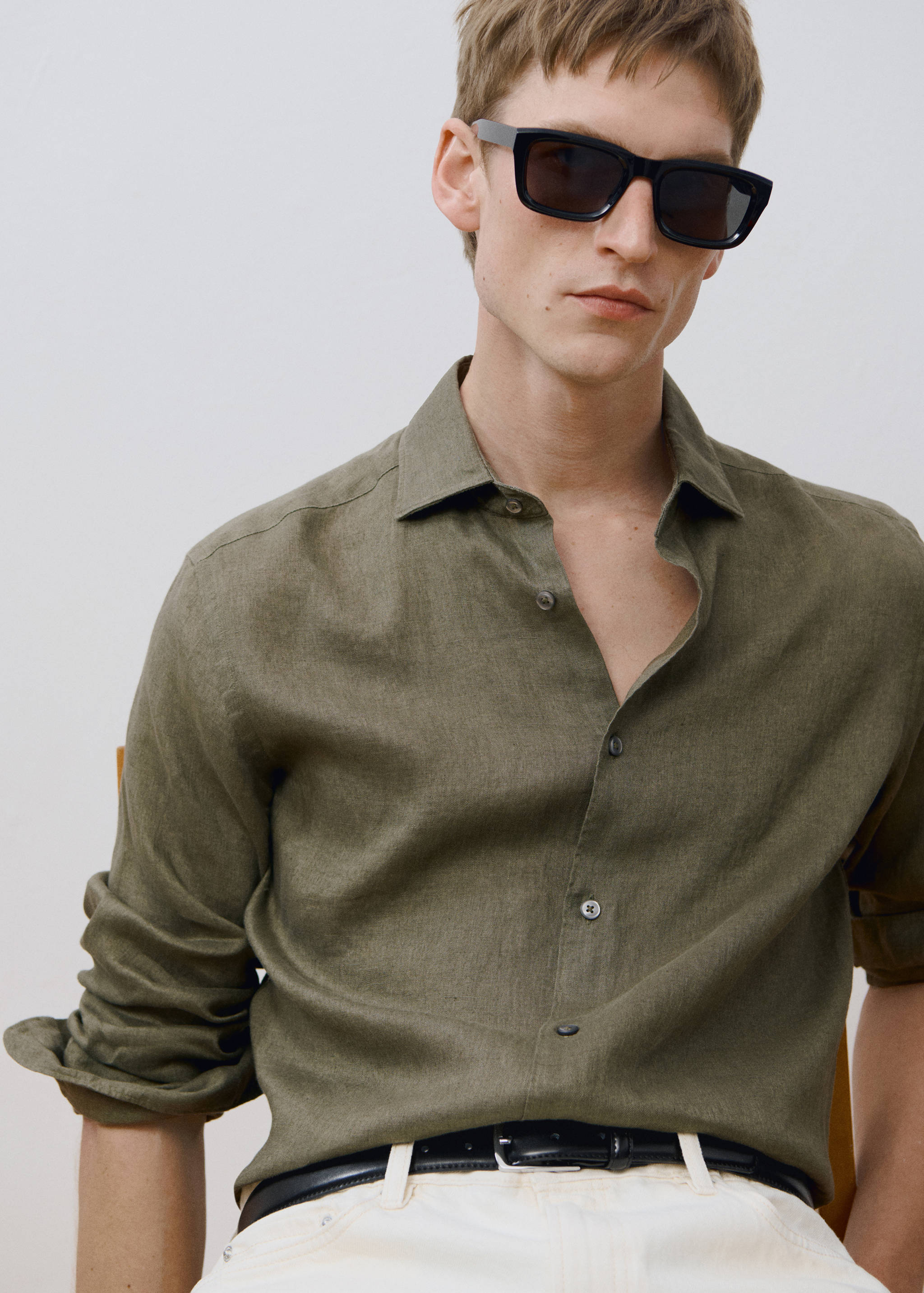 100% linen slim-fit shirt - Details of the article 3
