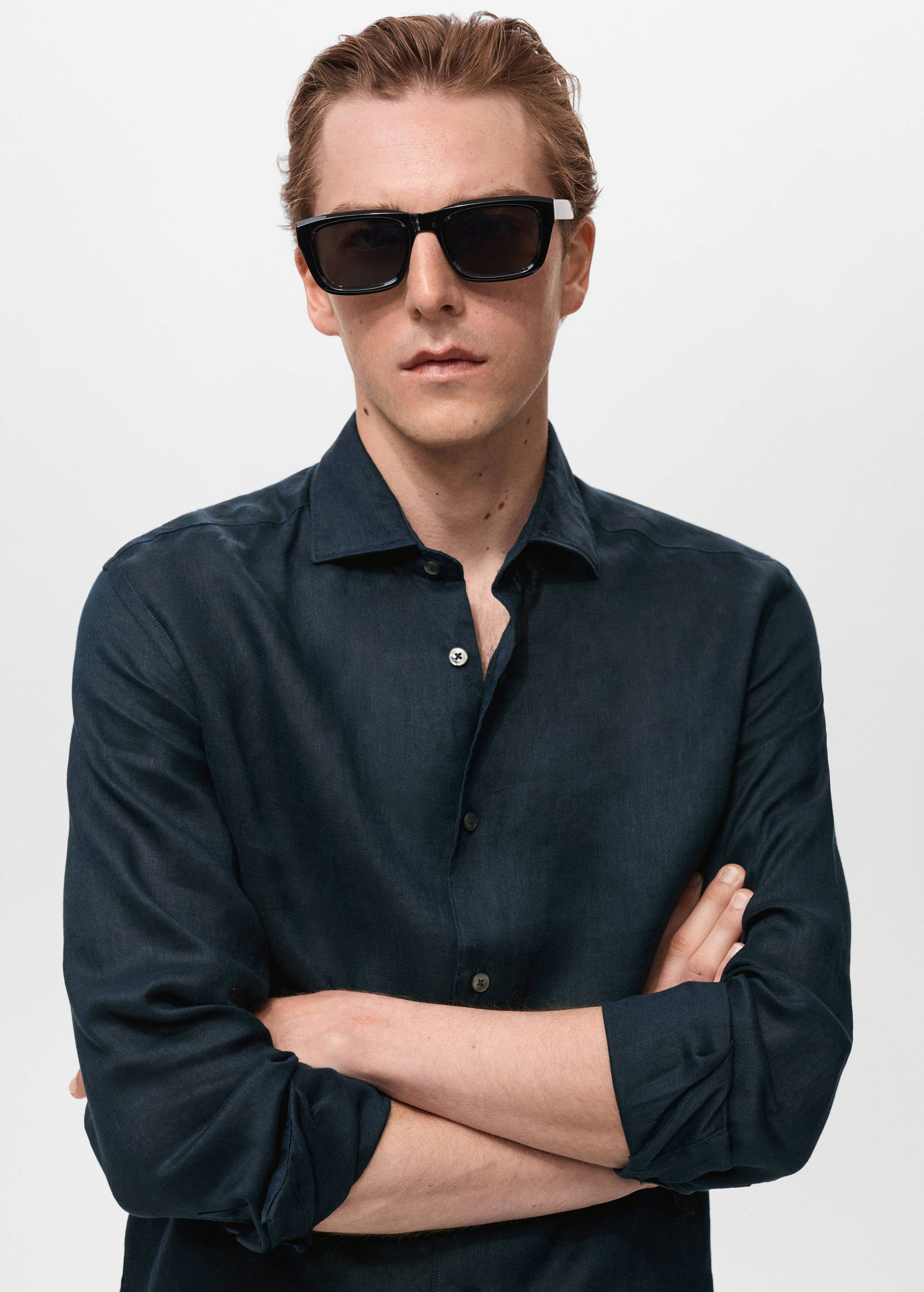 قميص 100% كتان بقصة ضيقة (Slim Fit) - تفاصيل المنتج 1