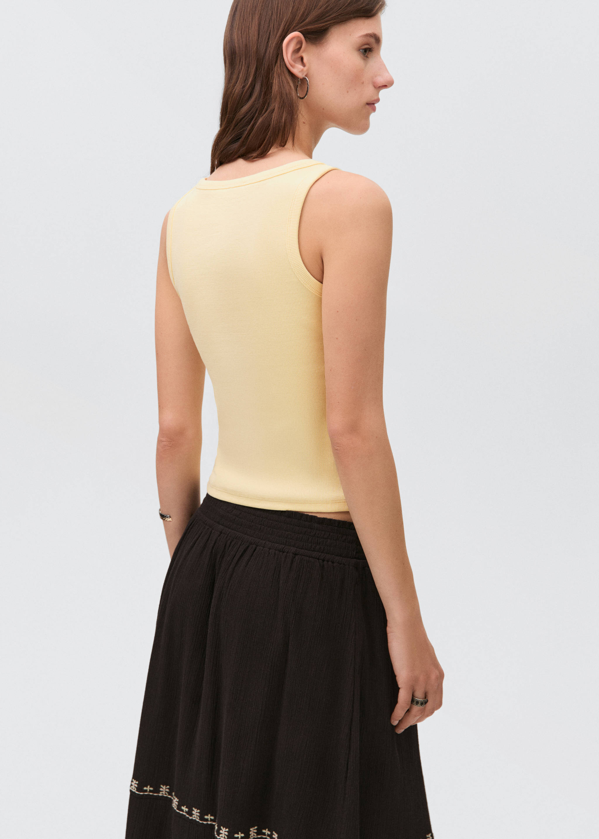 توب منسوج به شريط - الجهة الخلفية للمنتج