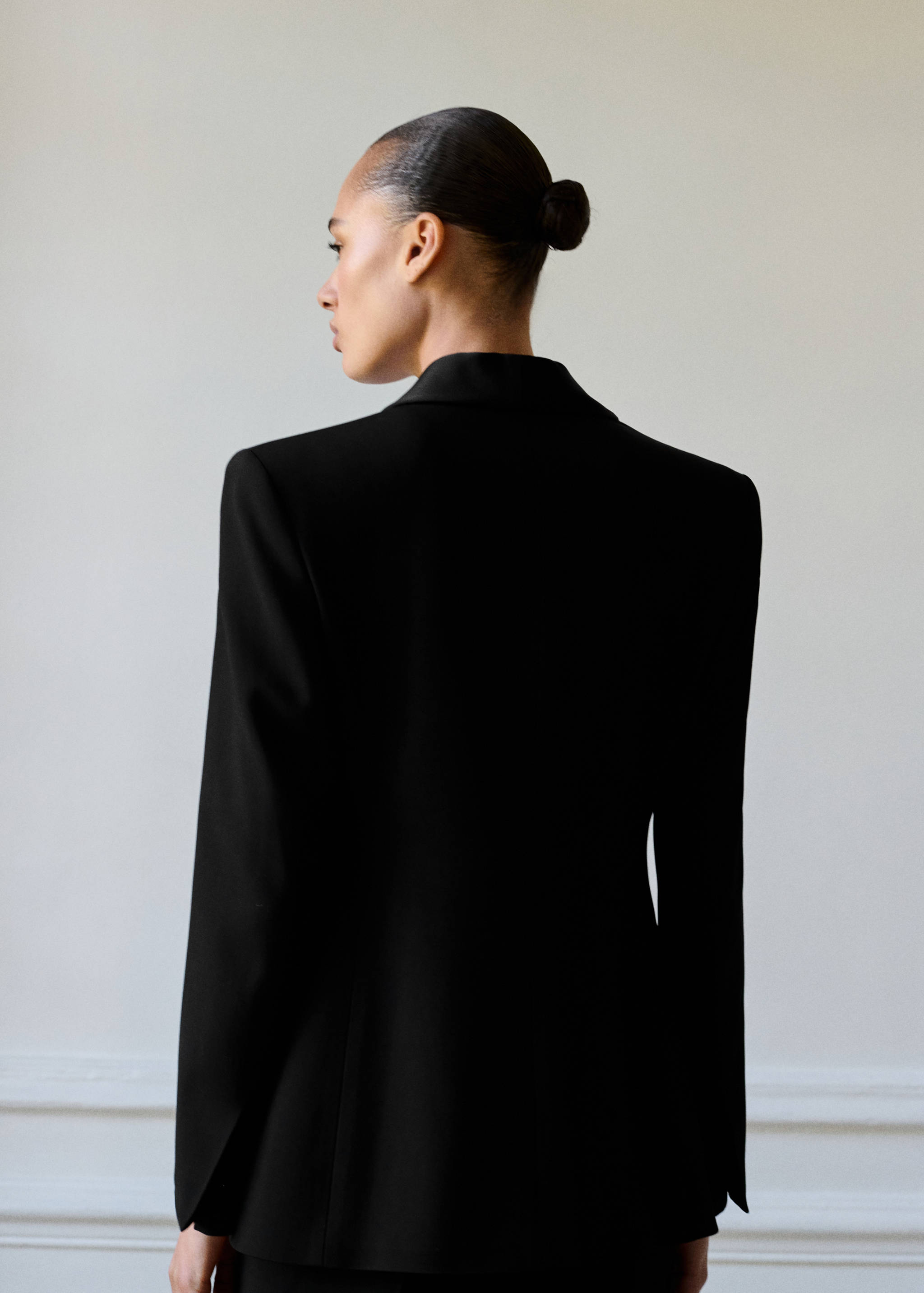 Suit jacket with satin details - Reverse of the article