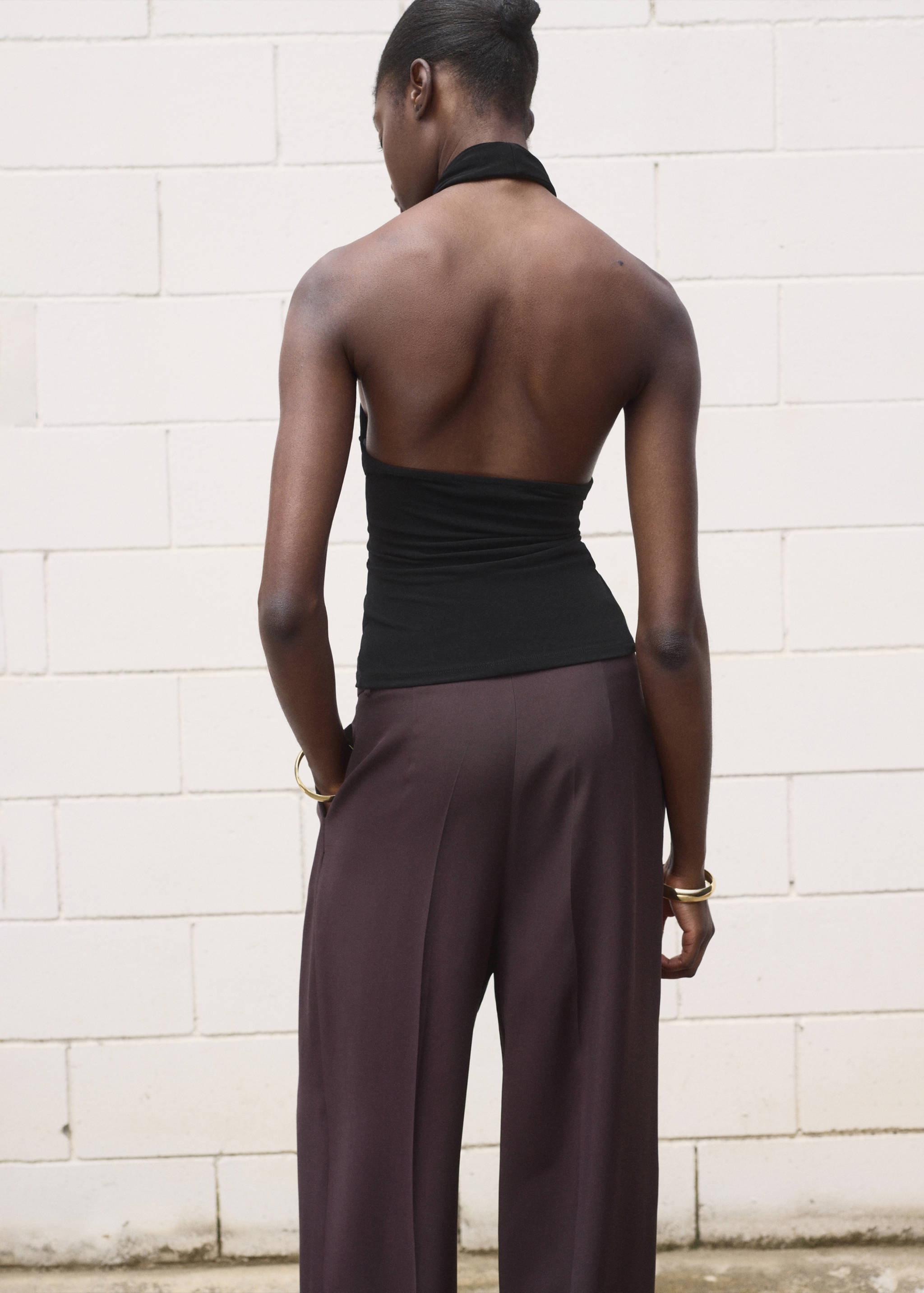 Top halter petrecut - Spatele articolului