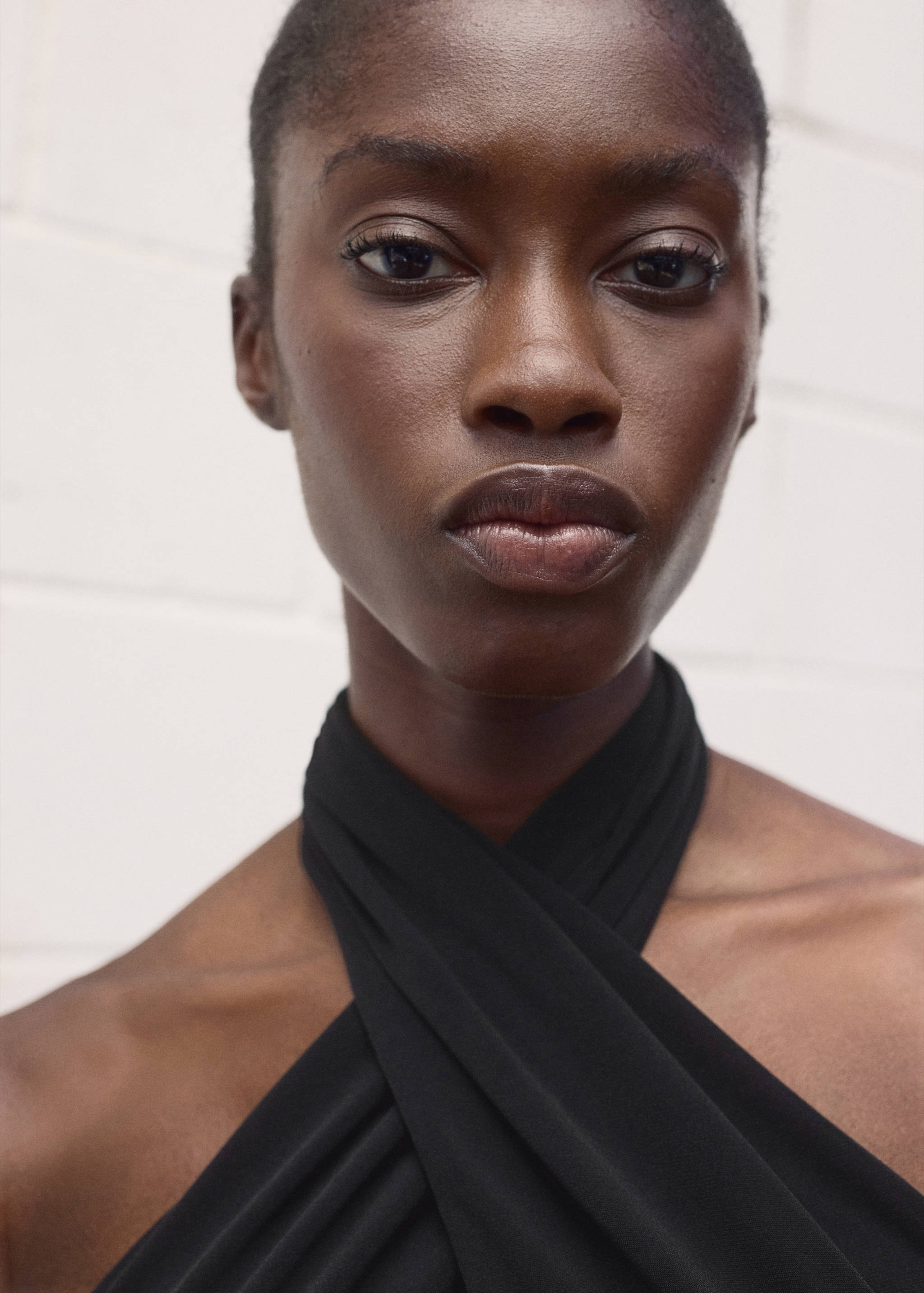 Top halter petrecut - Detaliu al articolului 1