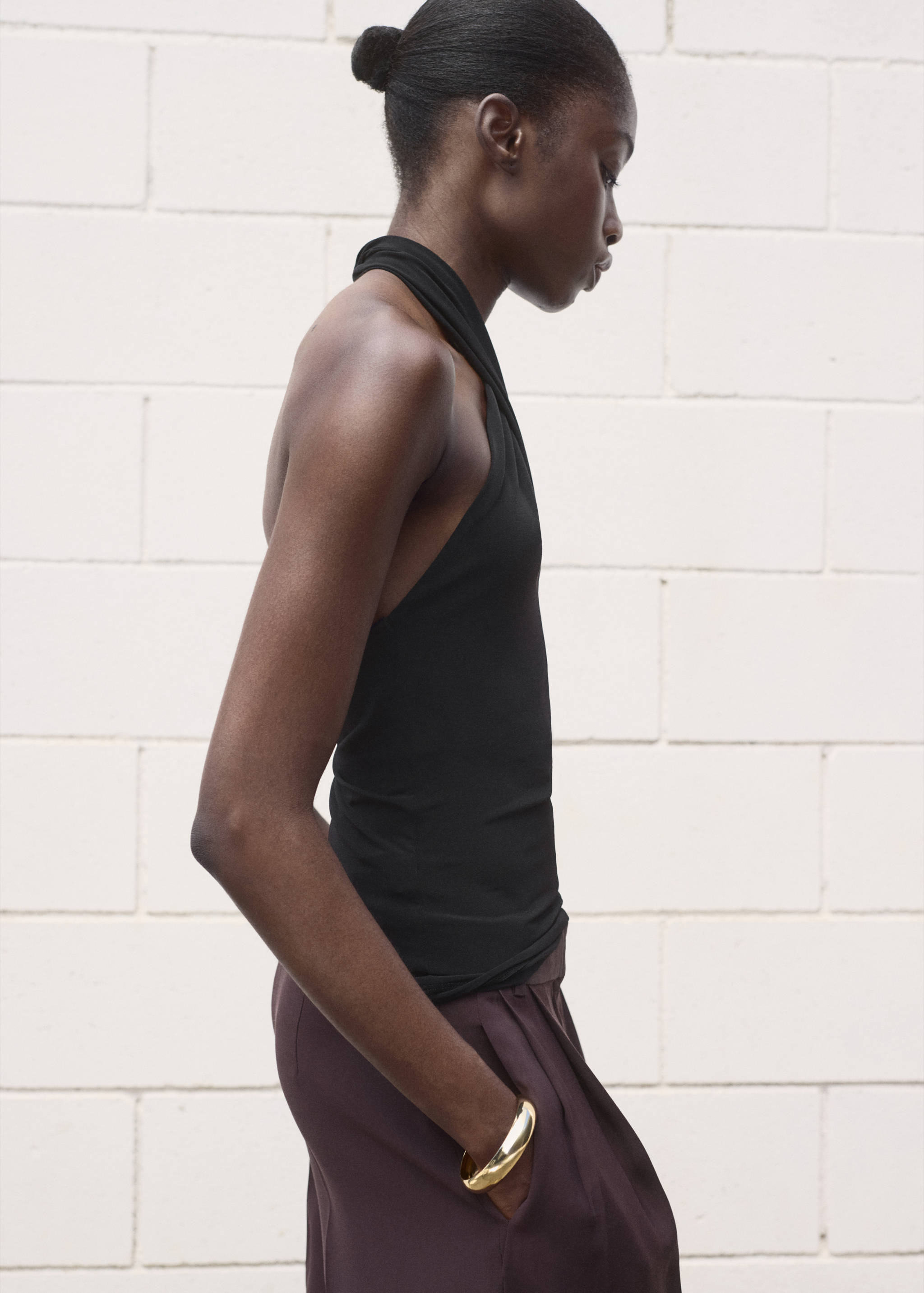 Top halter petrecut - Detaliu al articolului 4