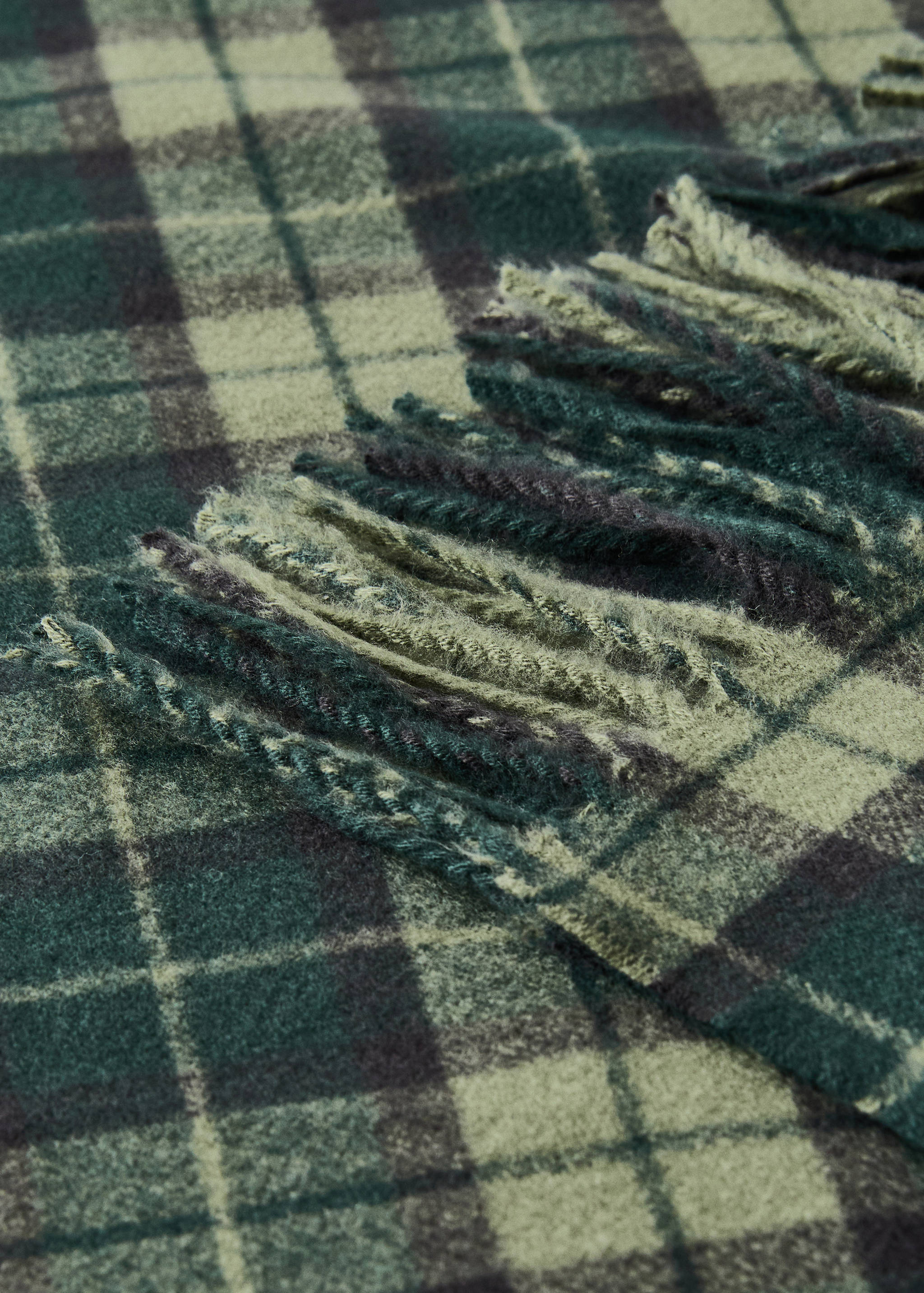 Manta com franjas axadrezada - Pormenor do artigo 1