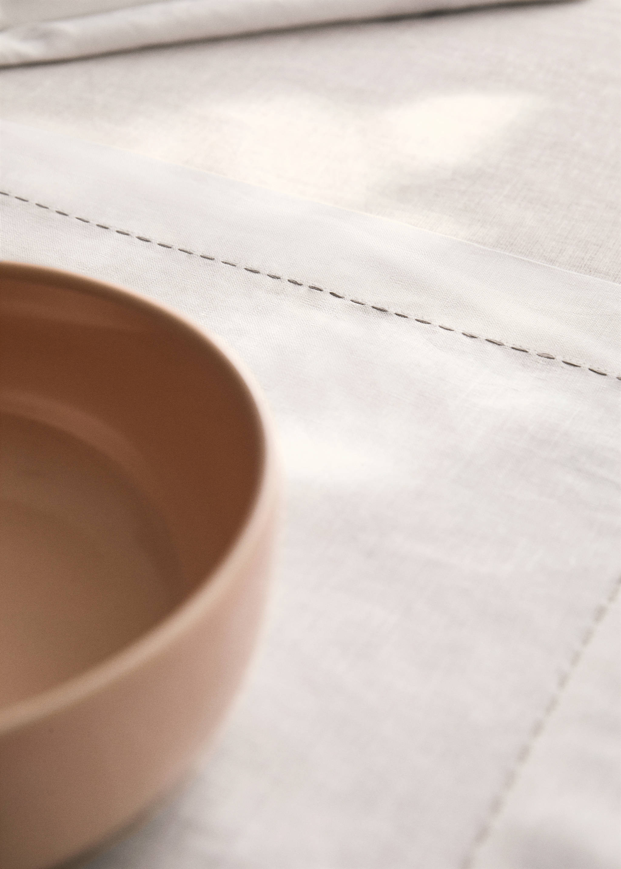 Bordbrikke i lin med broderte attersting - Artikkeldetalj 7