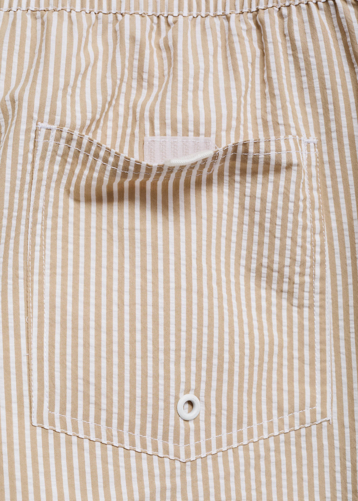Seersucker swimming trunks — Sand