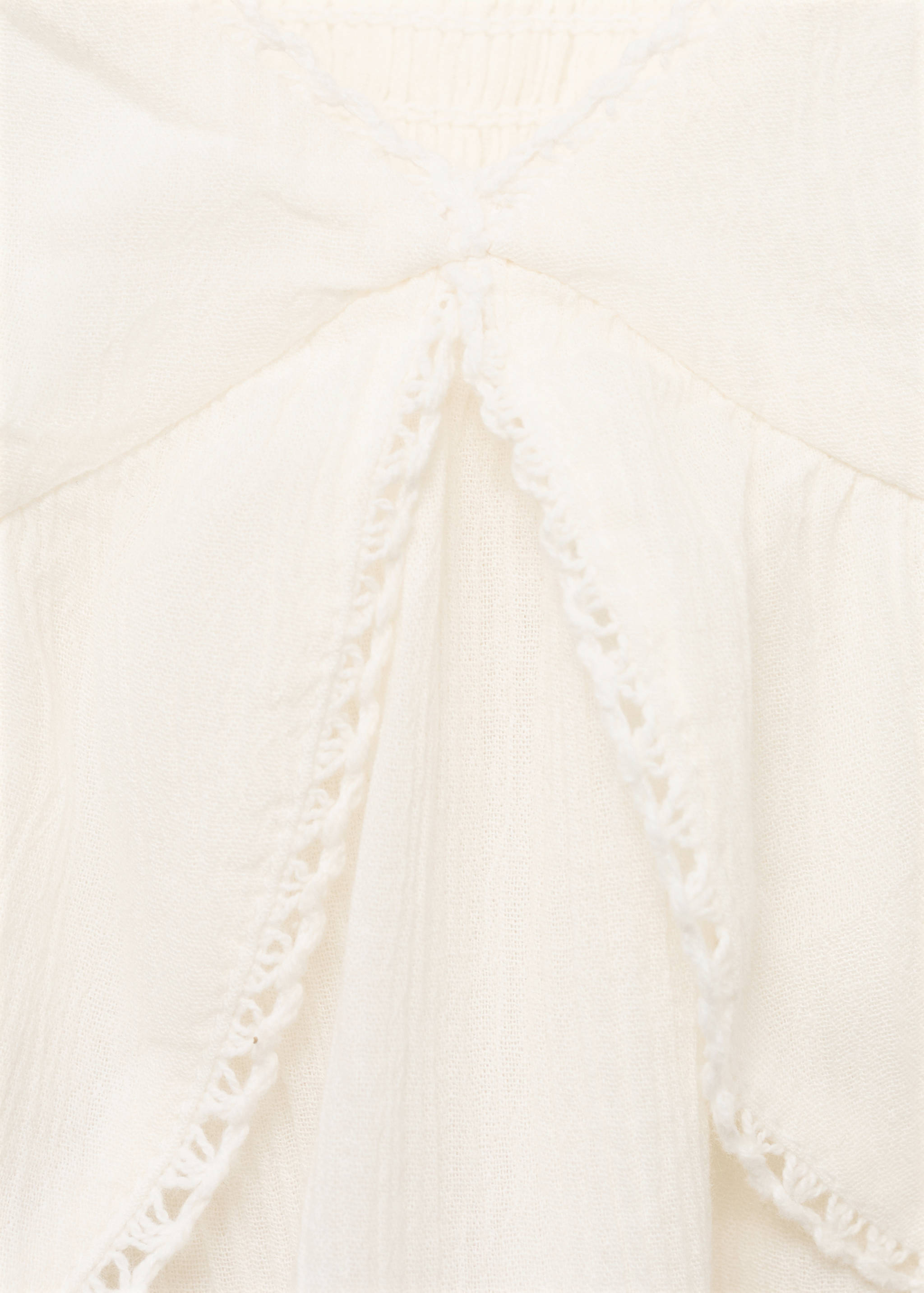 Top com folhos e pormenor de renda - Pormenor do artigo 8