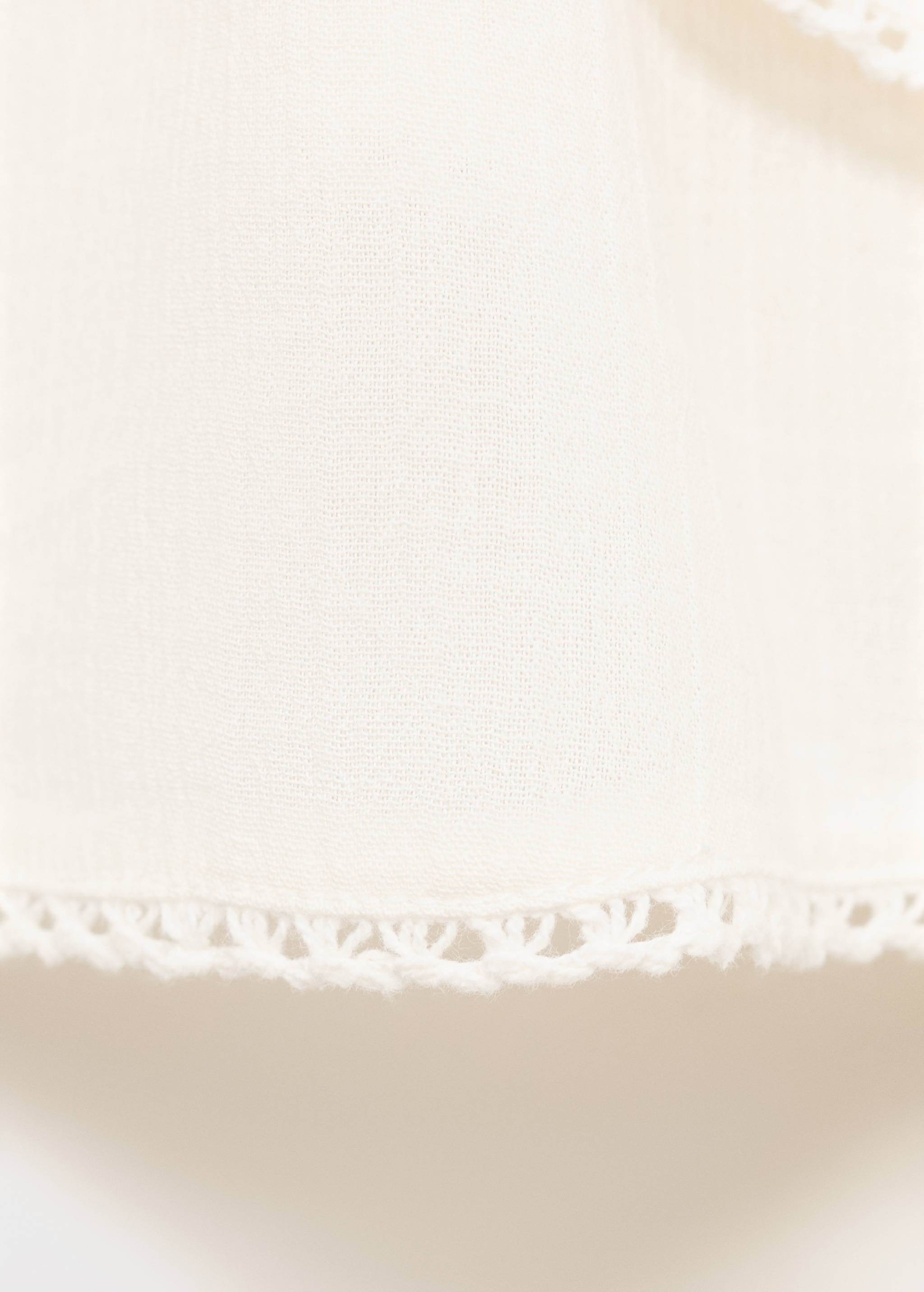 Top com folhos e pormenor de renda - Pormenor do artigo 0