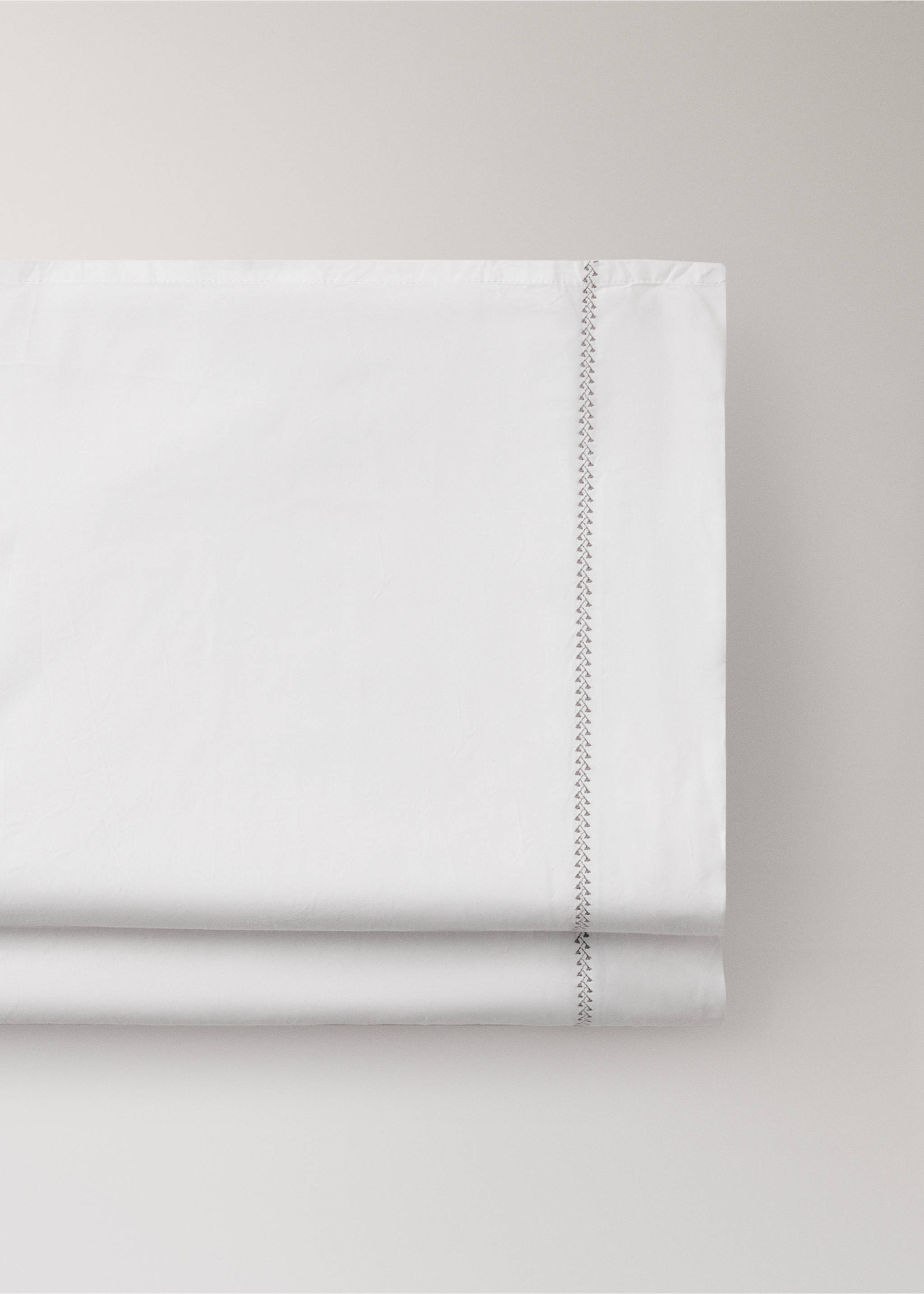 Washed percale cotton top sheet with zigzag stitching for 135/140 cm bed - Details of the article 2, Off White. Ref: 17041526-00.