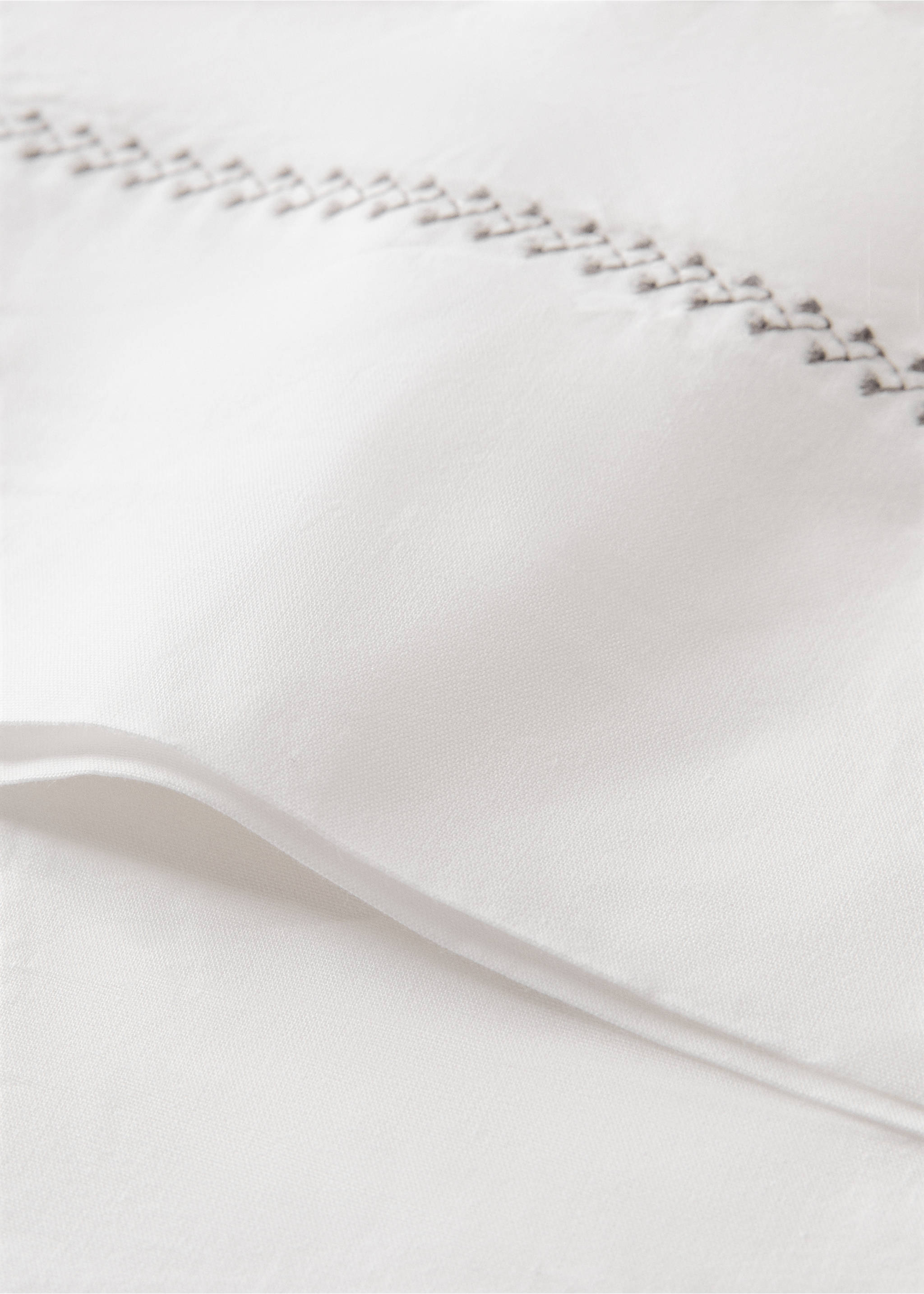 Washed cotton percale top sheet with zigzag stitching for 180/200 cm bed - Details of the article 1, Off White. Ref: 17041528-00.